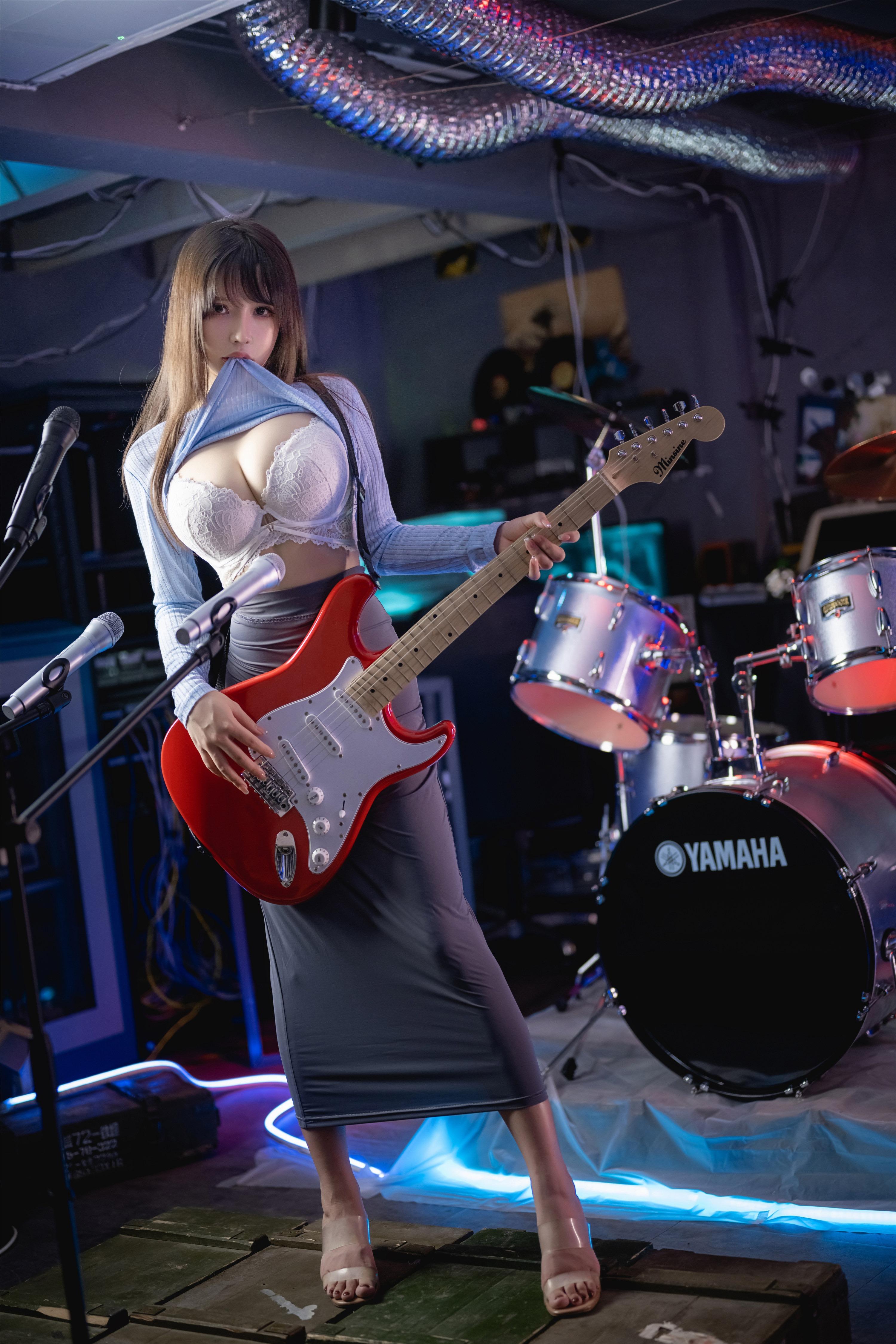 Take Away Mo Zi aa - Vol.038 Guitar Sister 50P