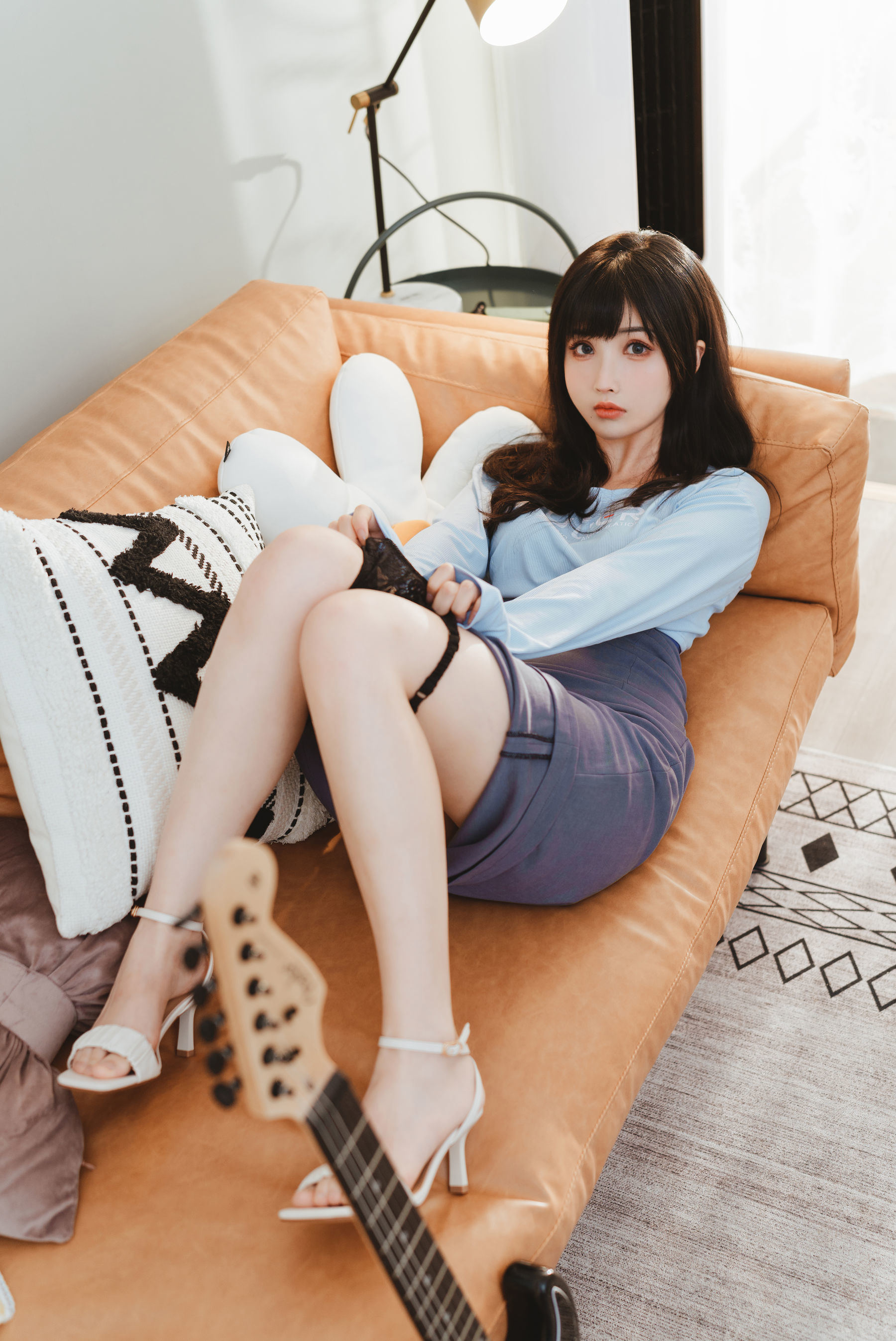 Ảnh chụp Coser nổi tiếng] Phúc lợi COS Rioko Lương Lương Tử - Chị em guitar váy buộc dây