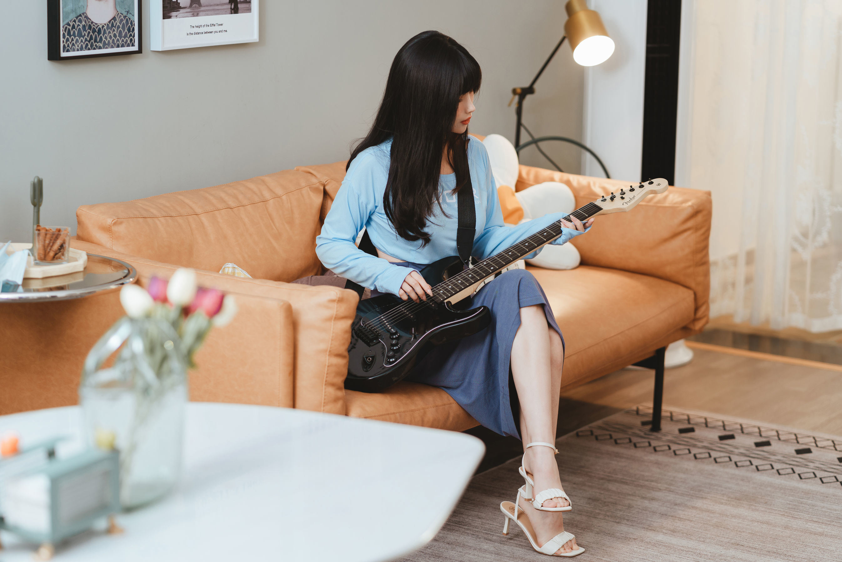 Internet Celebrity Coser Photobook] COS Welfare Rioko Liang Liang Zi - Guitar Sister Tied Skirt