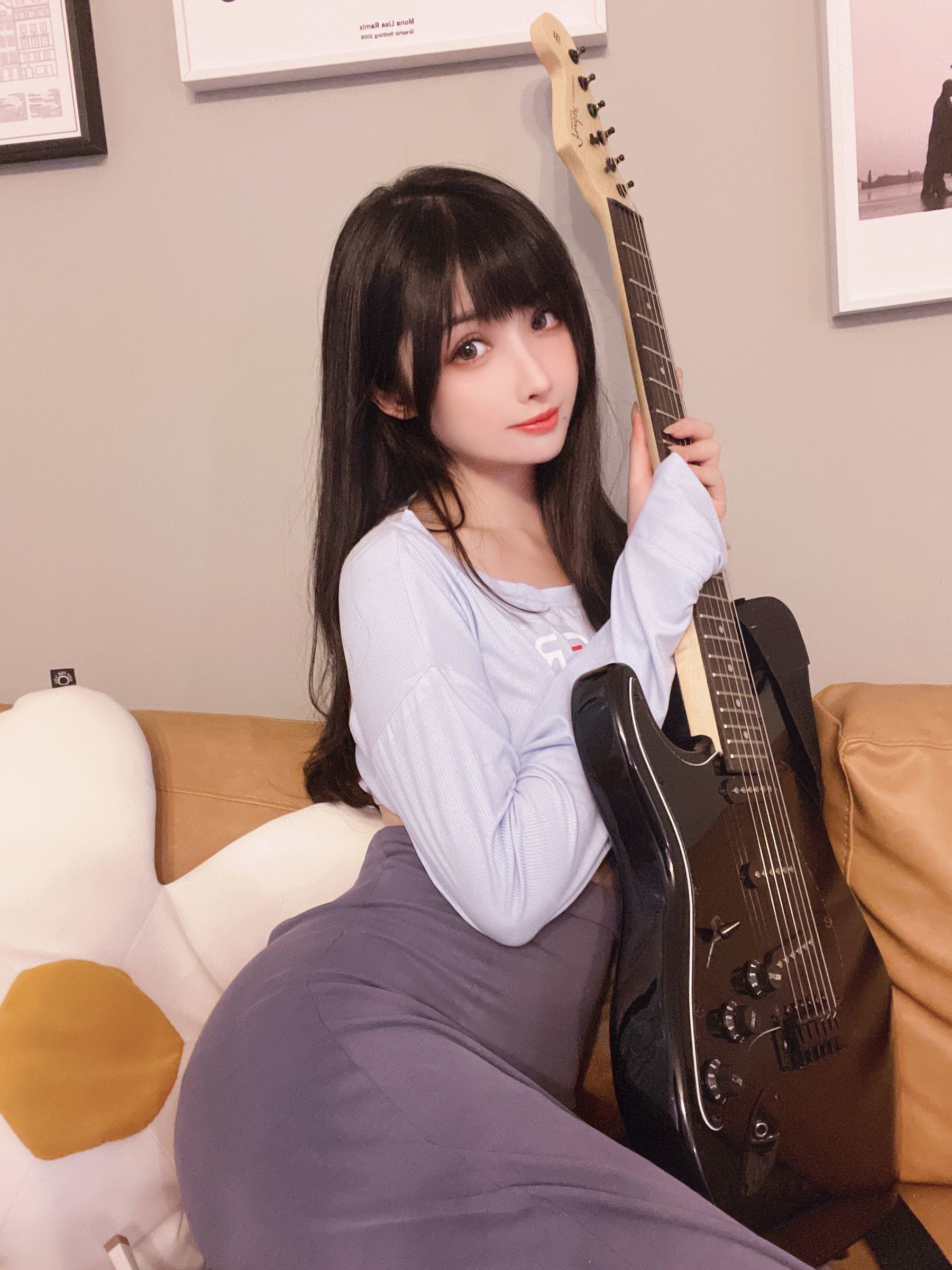 Internet Celebrity Coser Photobook] COS Welfare Rioko Liang Liang Zi - Guitar Sister Tied Skirt