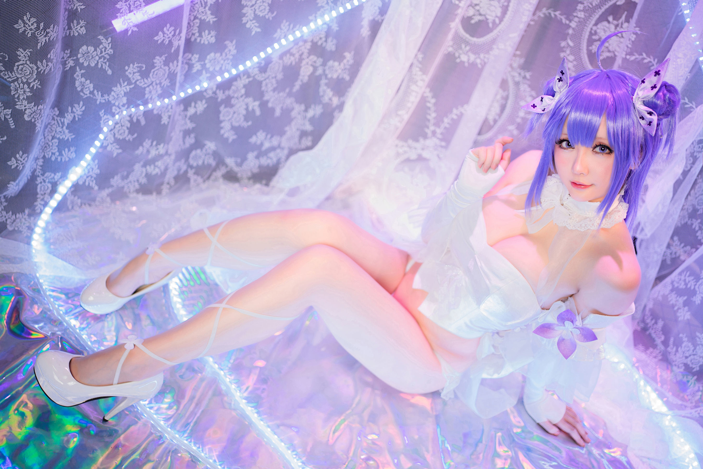 Internet Celebrity Coser Photobook] Coser Xiaojie Xing Zhi Chi Chi - Pure White and Pitch Black: Unicorn