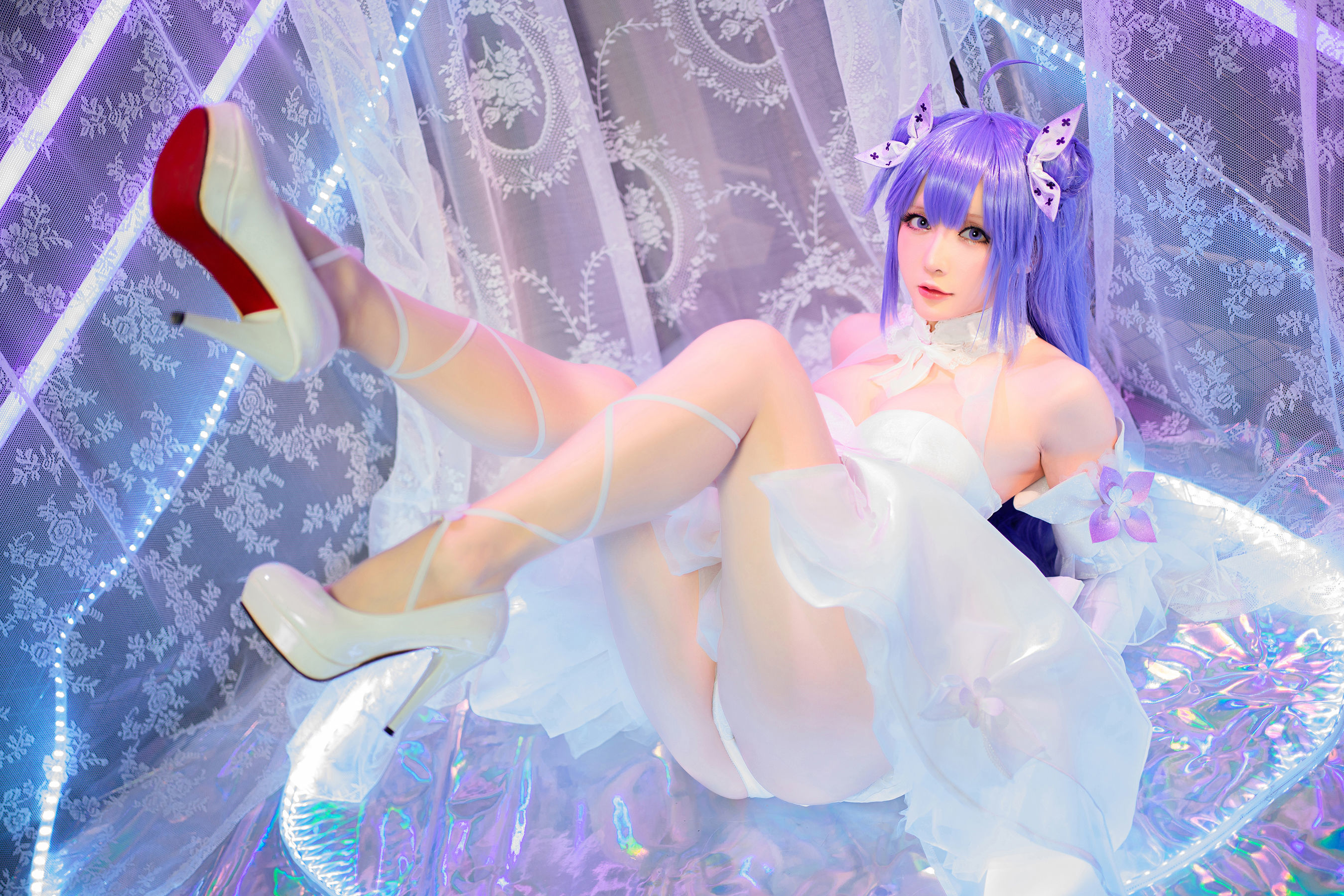 Internet Celebrity Coser Photobook] Coser Xiaojie Xing Zhi Chi Chi - Pure White and Pitch Black: Unicorn