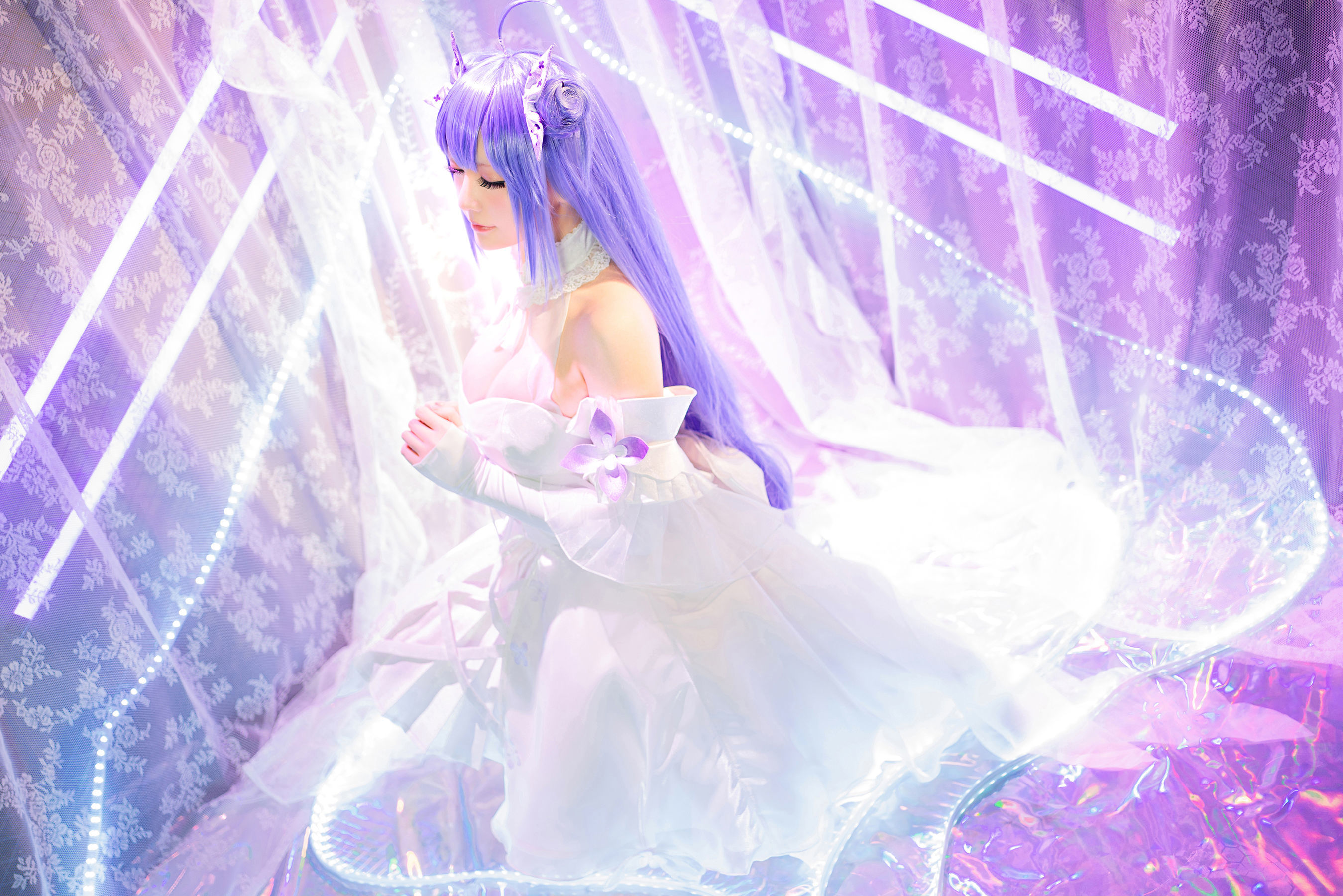 Internet Celebrity Coser Photobook] Coser Xiaojie Xing Zhi Chi Chi - Pure White and Pitch Black: Unicorn