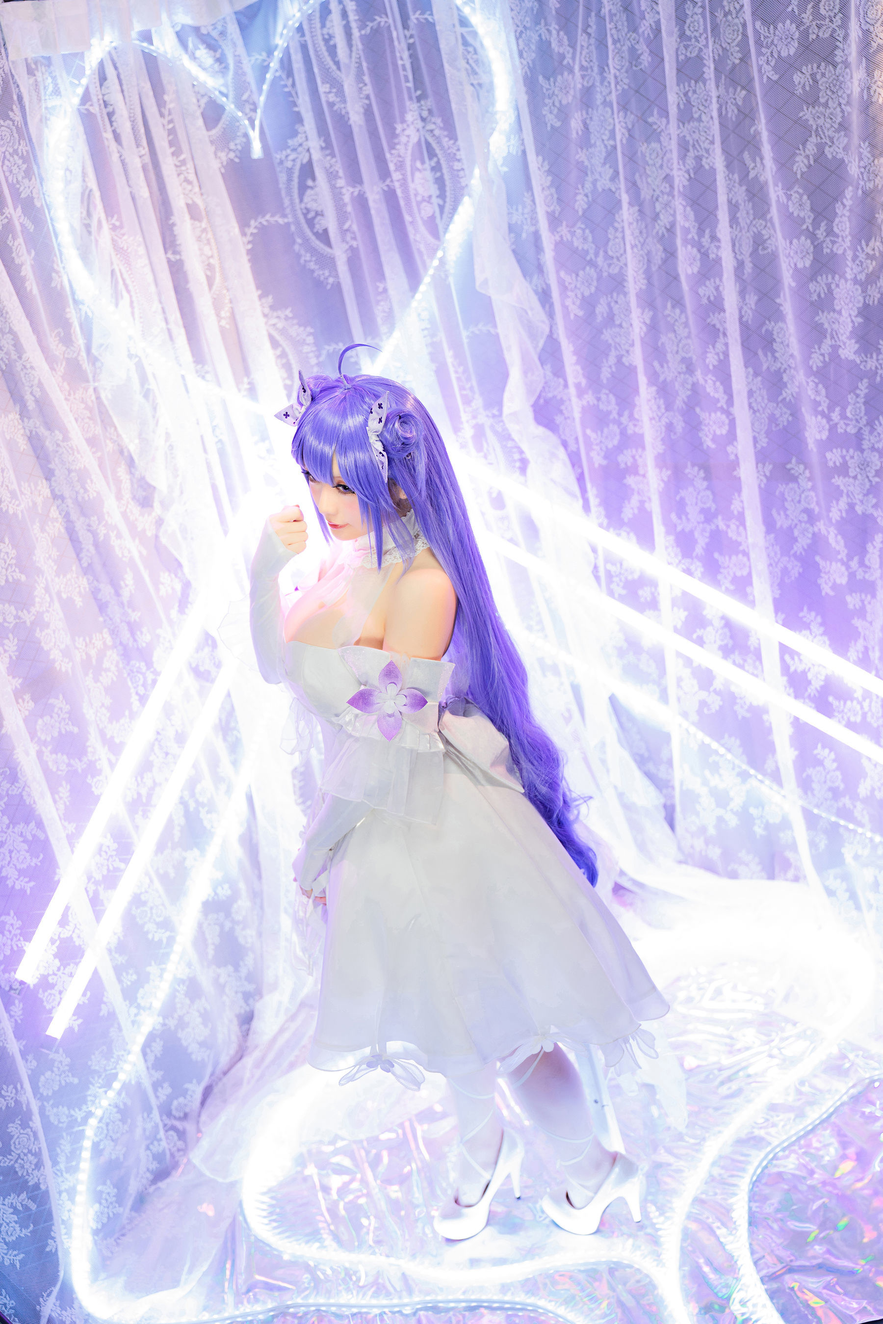 Internet Celebrity Coser Photobook] Coser Xiaojie Xing Zhi Chi Chi - Pure White and Pitch Black: Unicorn