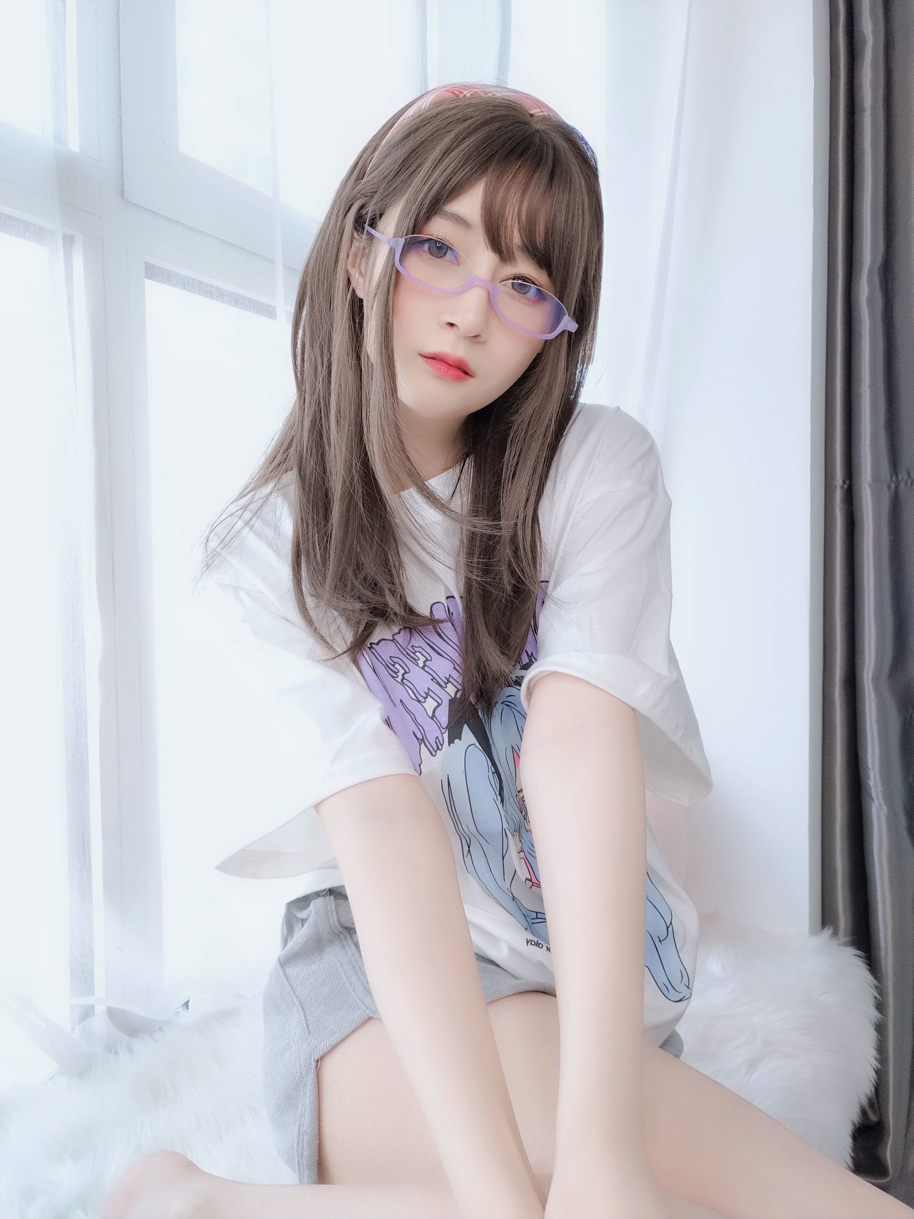 Internet Celebrity Coser Photoshoot] Coser Miss Silver - Homebody Girlfriend