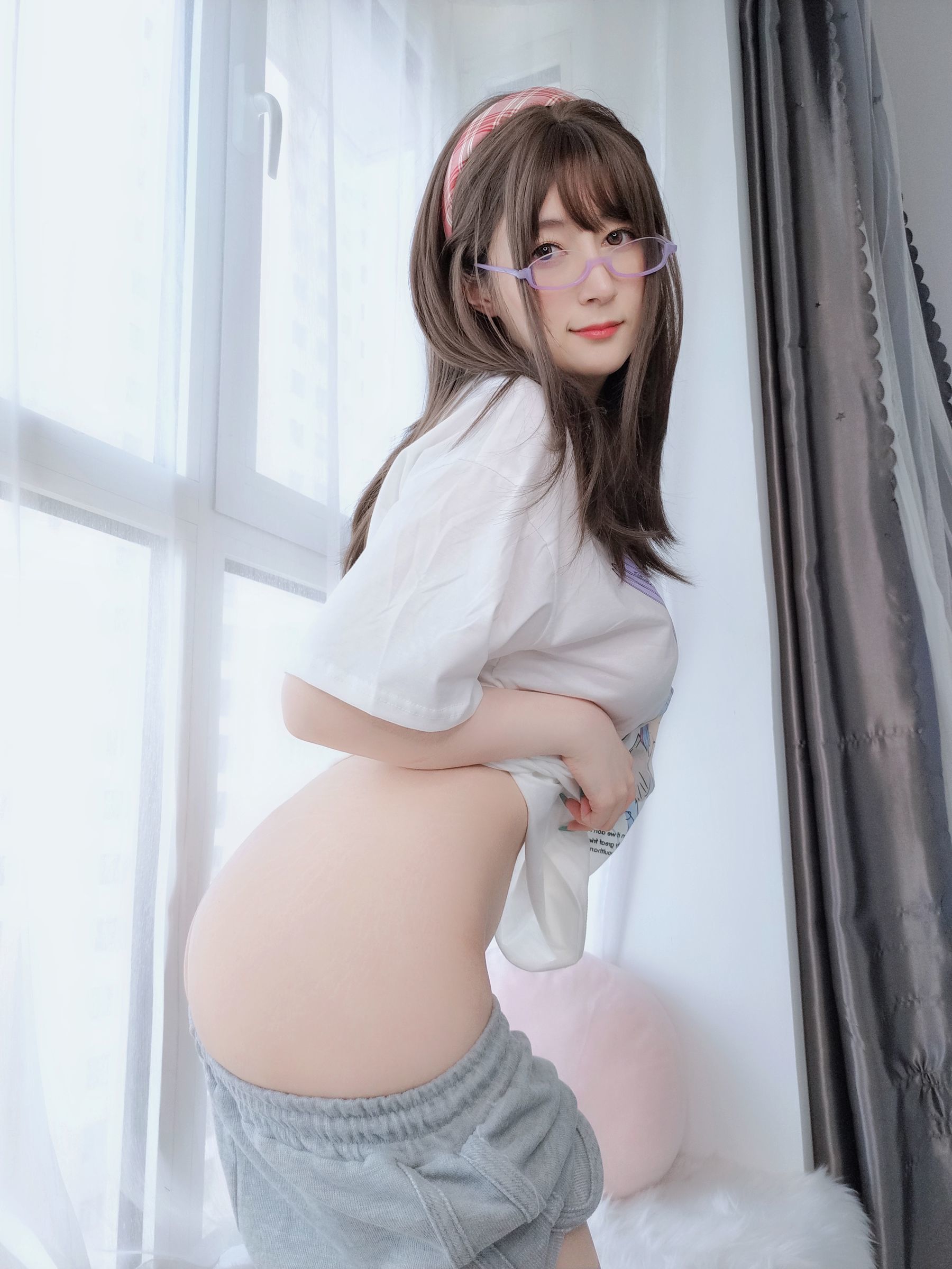 Ảnh Coser Nổi Tiếng] Coser chị đẹp Bạch Ngân - Bạn gái ở nhà