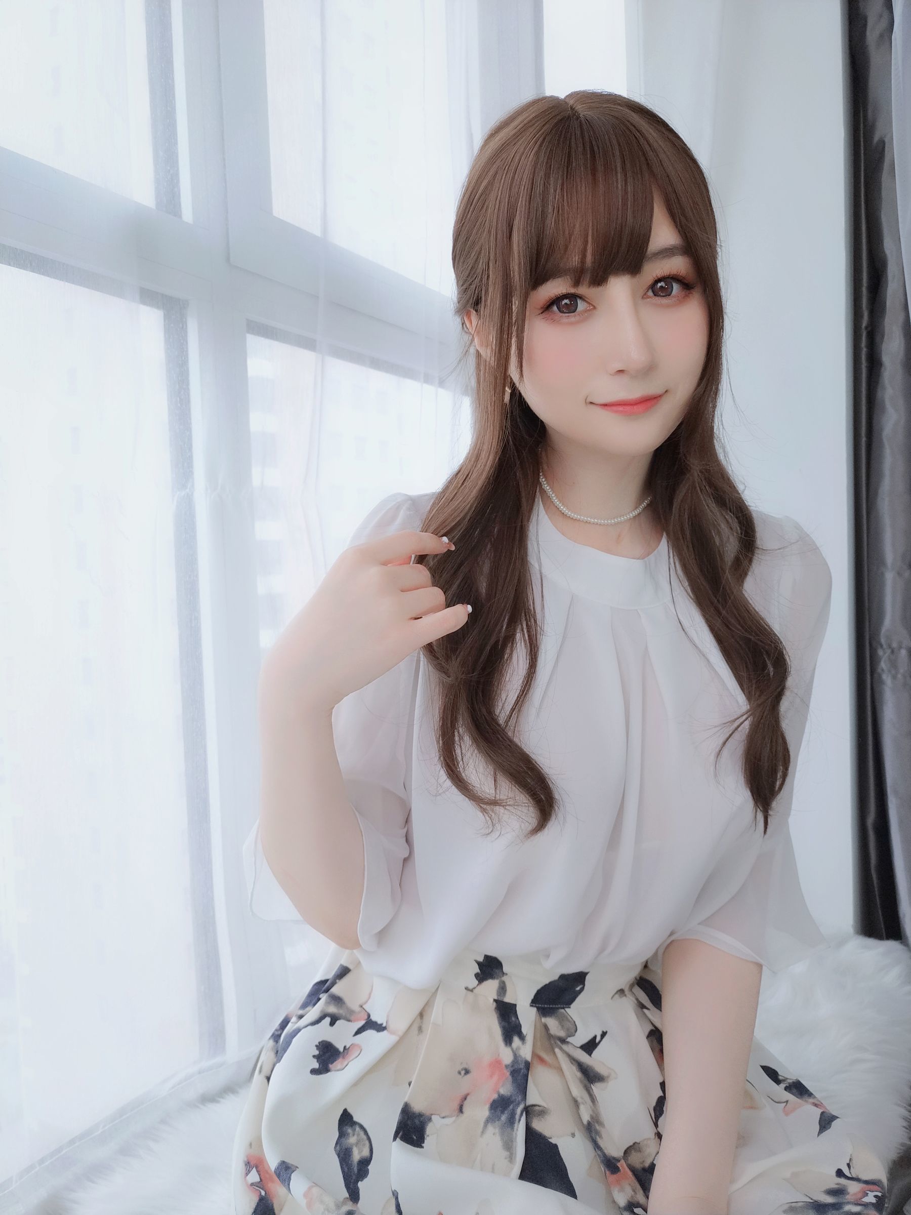 Ảnh Coser Ngôi sao mạng] Coser tiểu thư Bạc - Người vợ mặc tất lưới