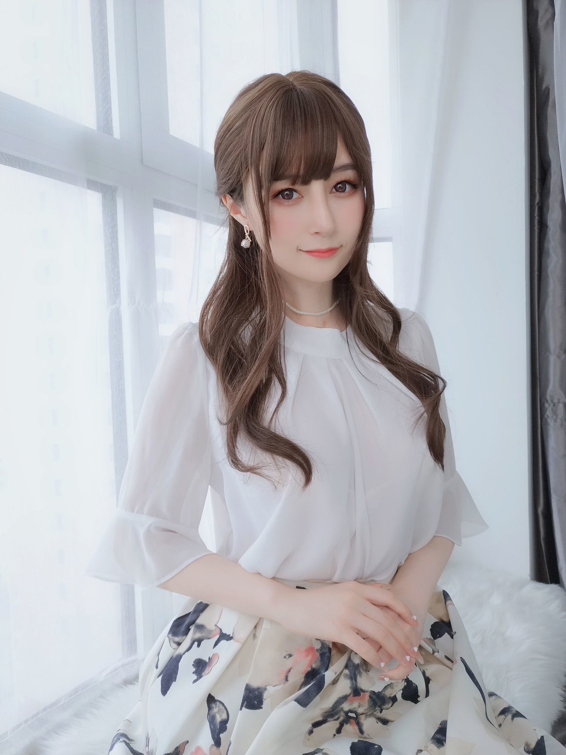 Ảnh Coser Ngôi sao mạng] Coser tiểu thư Bạc - Người vợ mặc tất lưới
