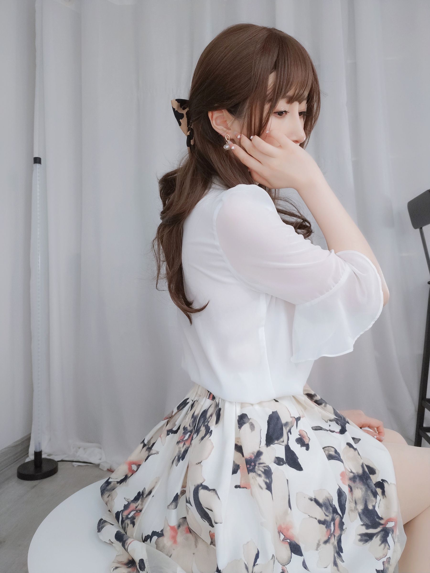 Ảnh Coser Ngôi sao mạng] Coser tiểu thư Bạc - Người vợ mặc tất lưới