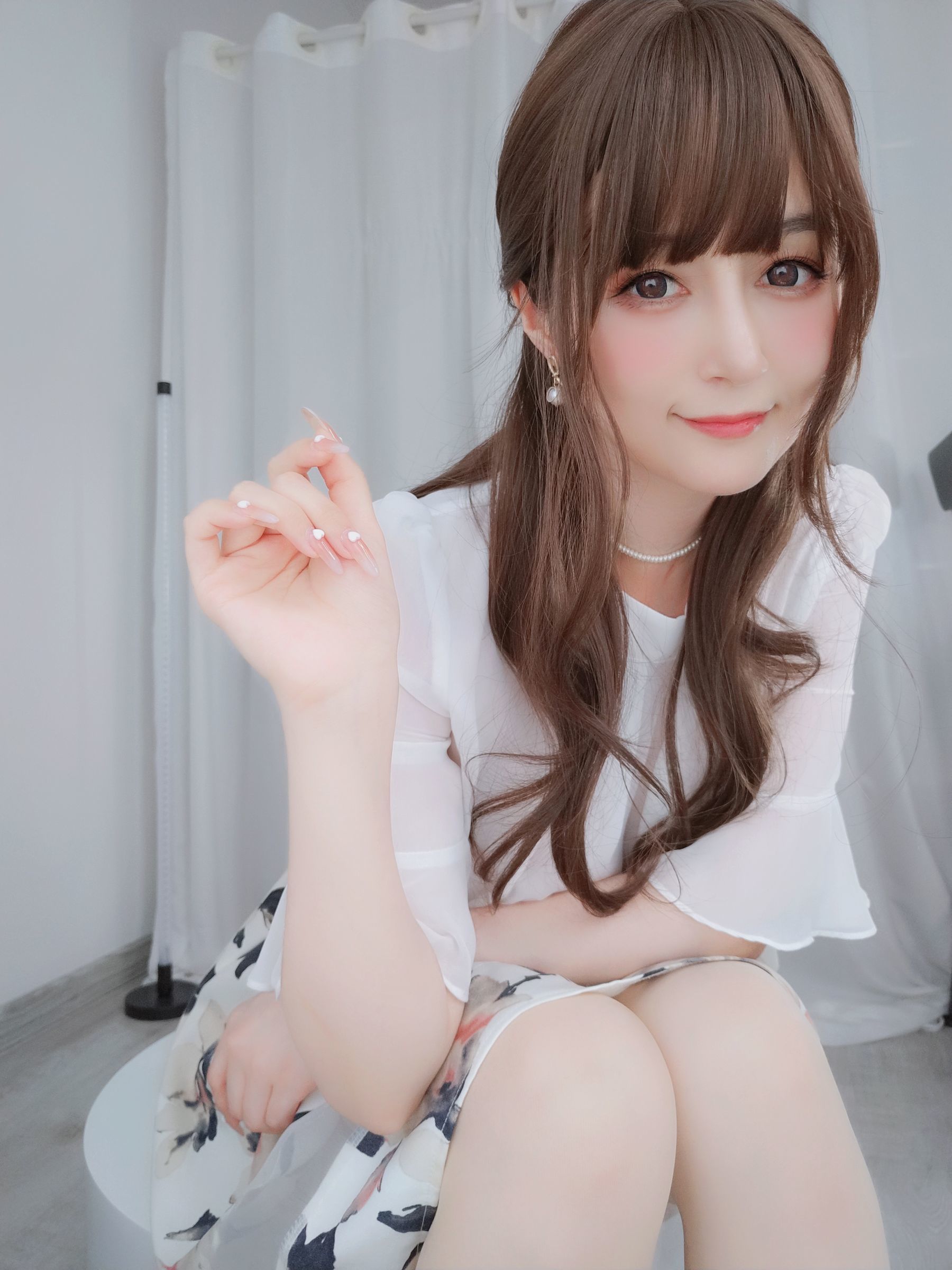 Ảnh Coser Ngôi sao mạng] Coser tiểu thư Bạc - Người vợ mặc tất lưới
