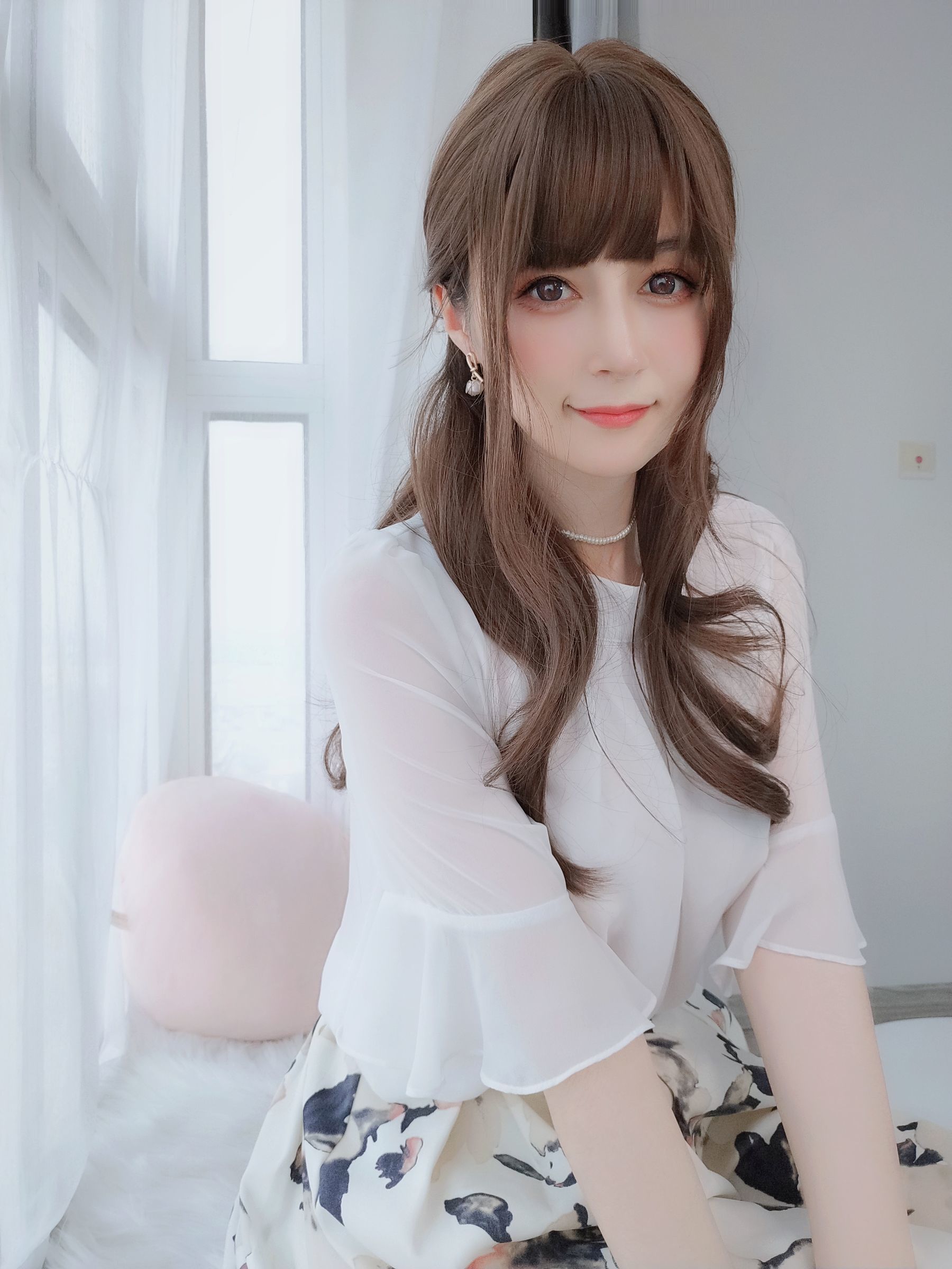 Ảnh Coser Ngôi sao mạng] Coser tiểu thư Bạc - Người vợ mặc tất lưới