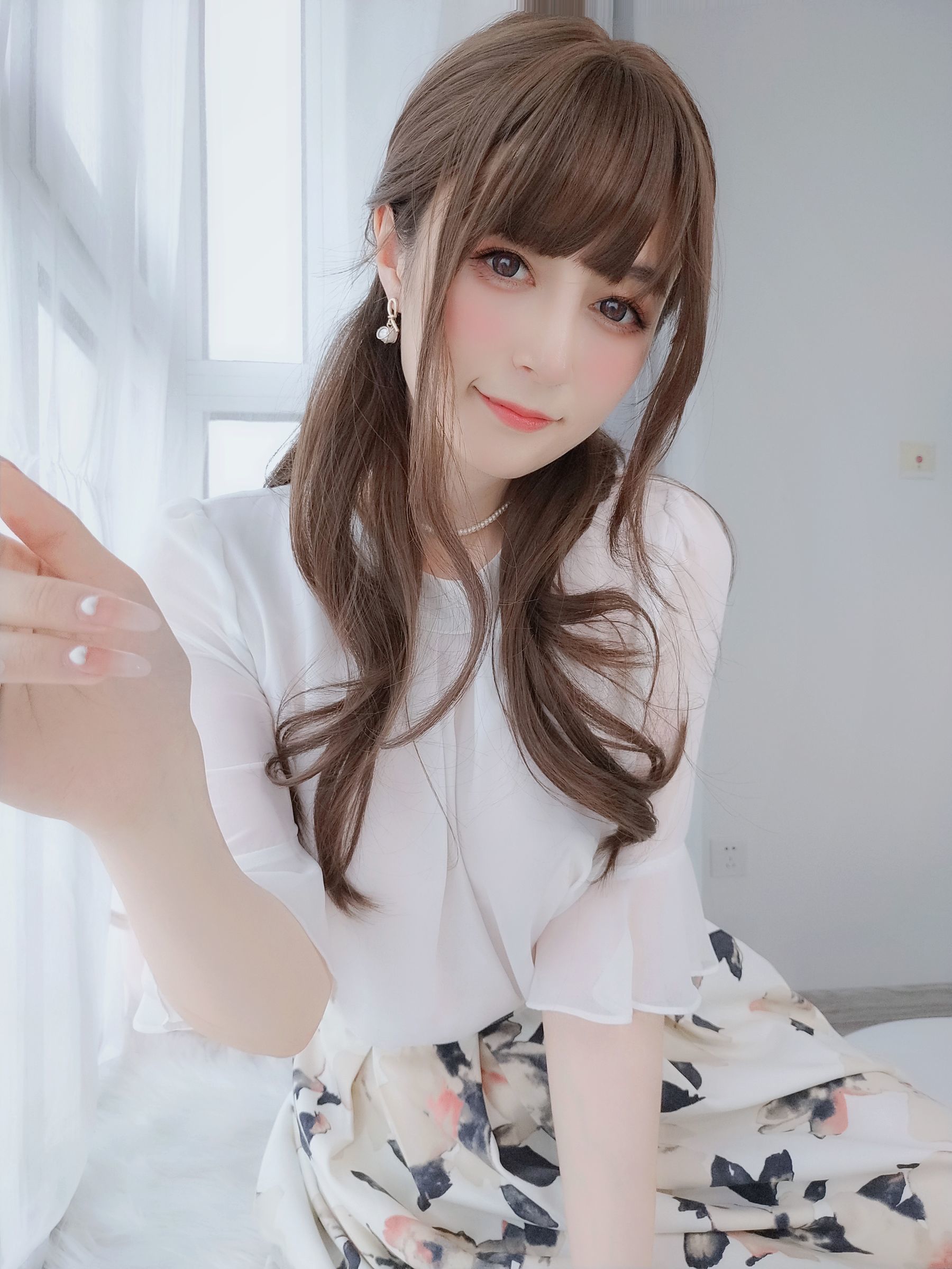 Ảnh Coser Ngôi sao mạng] Coser tiểu thư Bạc - Người vợ mặc tất lưới