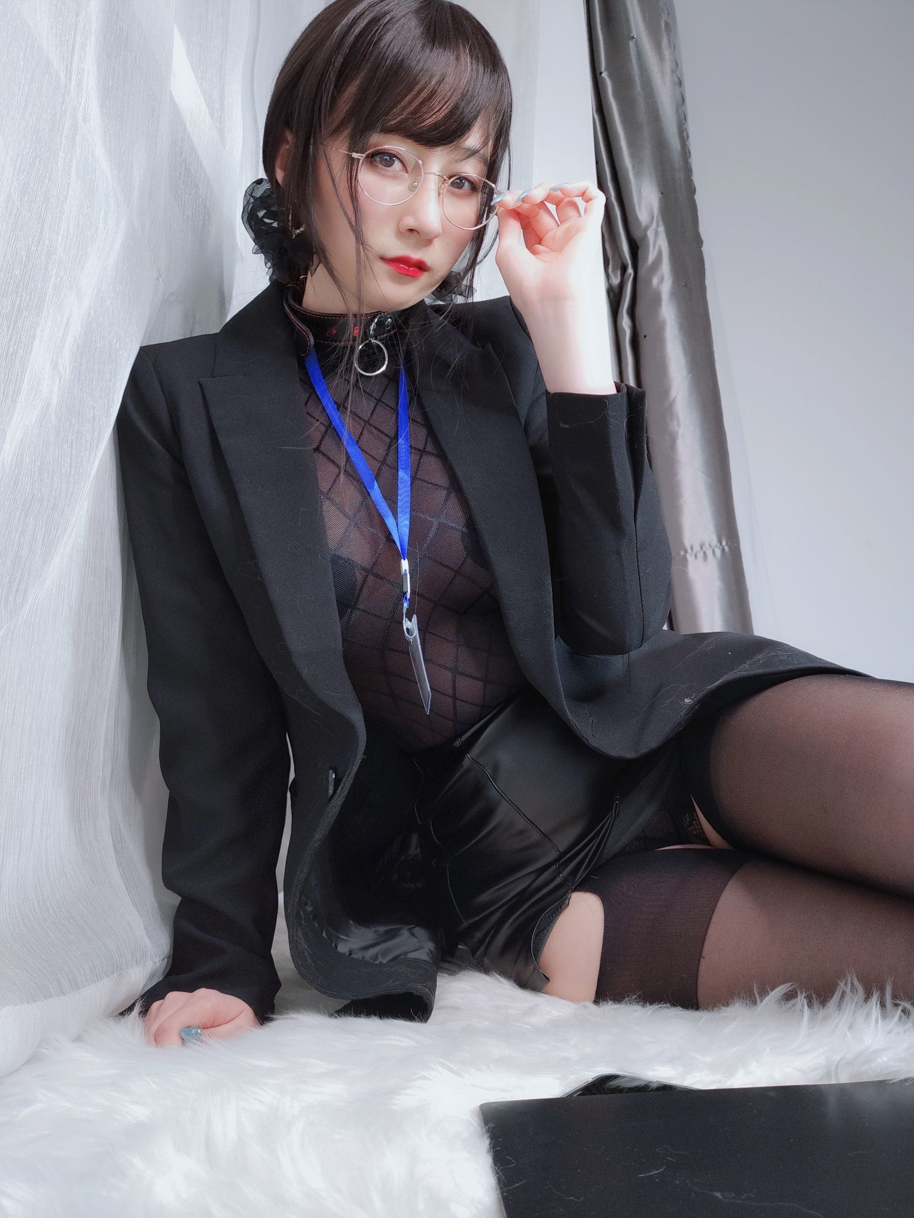 網紅COSER寫真] Coser小姐姐白銀 - 黑絲情趣