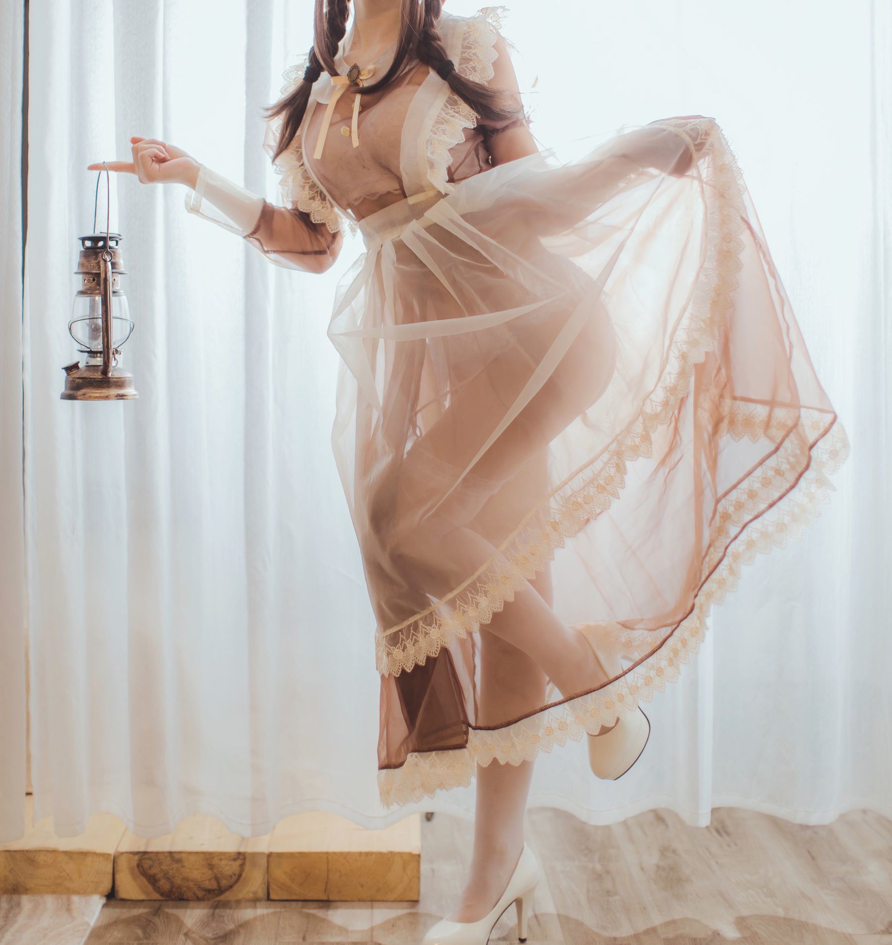Ảnh cosplay ngôi sao mạng] Coser Yi Yi - Nữ hầu trong suốt