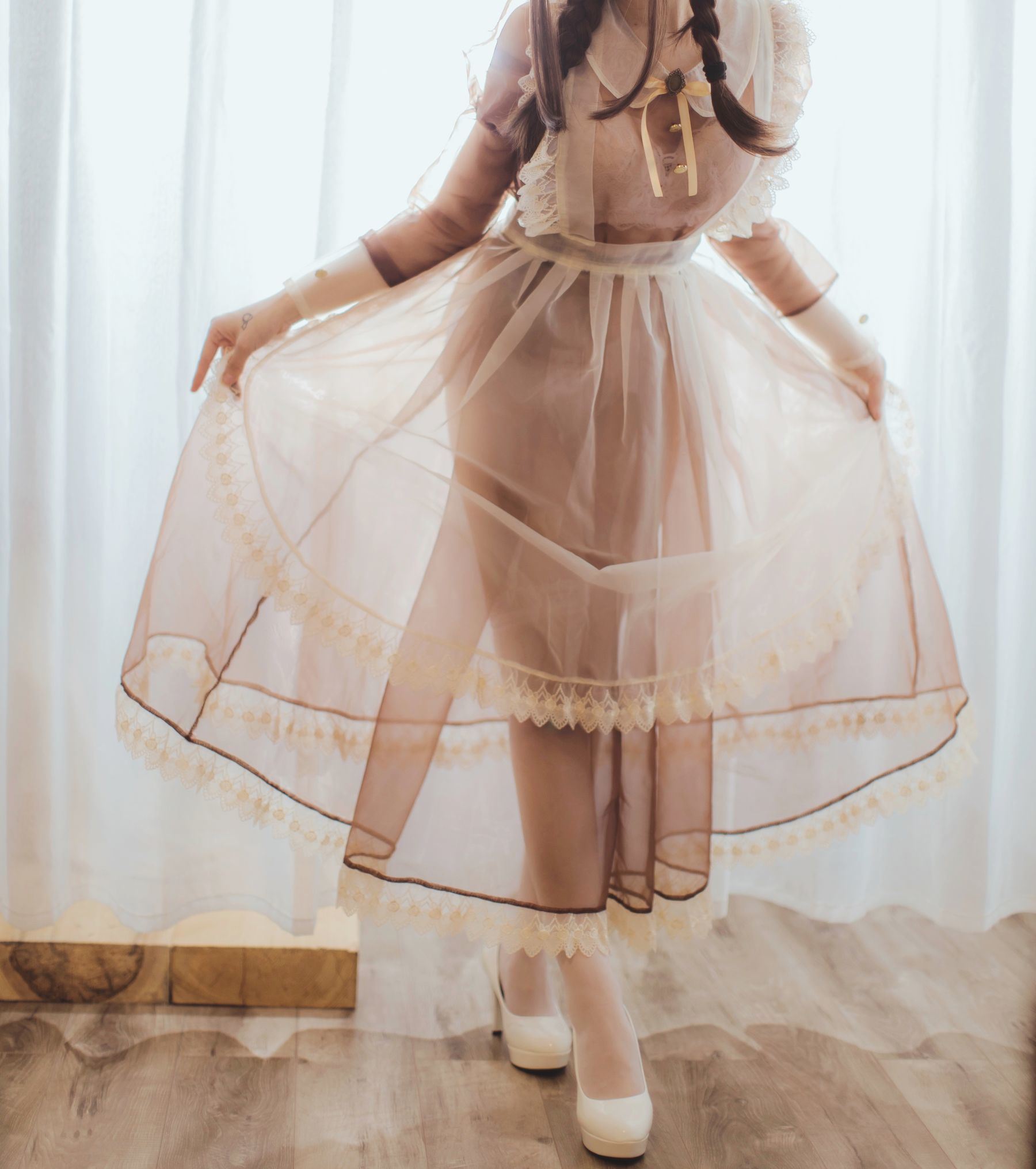Ảnh cosplay ngôi sao mạng] Coser Yi Yi - Nữ hầu trong suốt