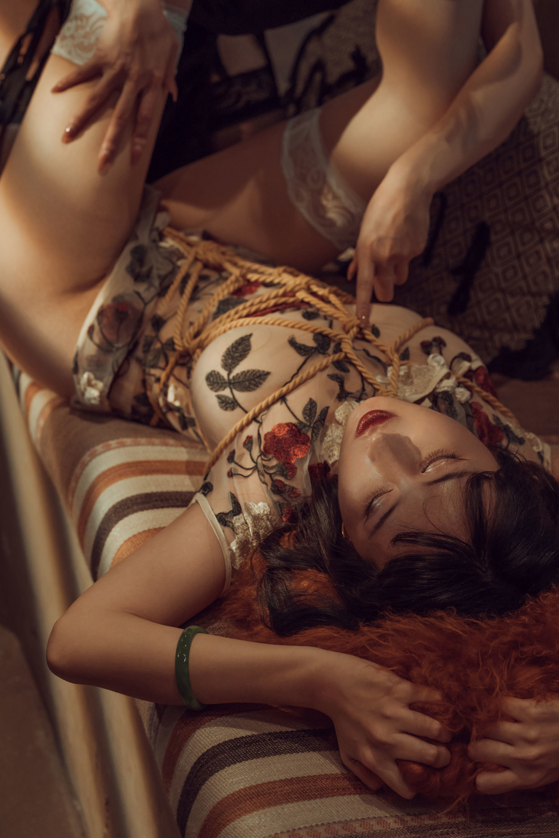Net hồng COSER ảnh] Yun Xi Xi - Trói buộc Qipao Lily