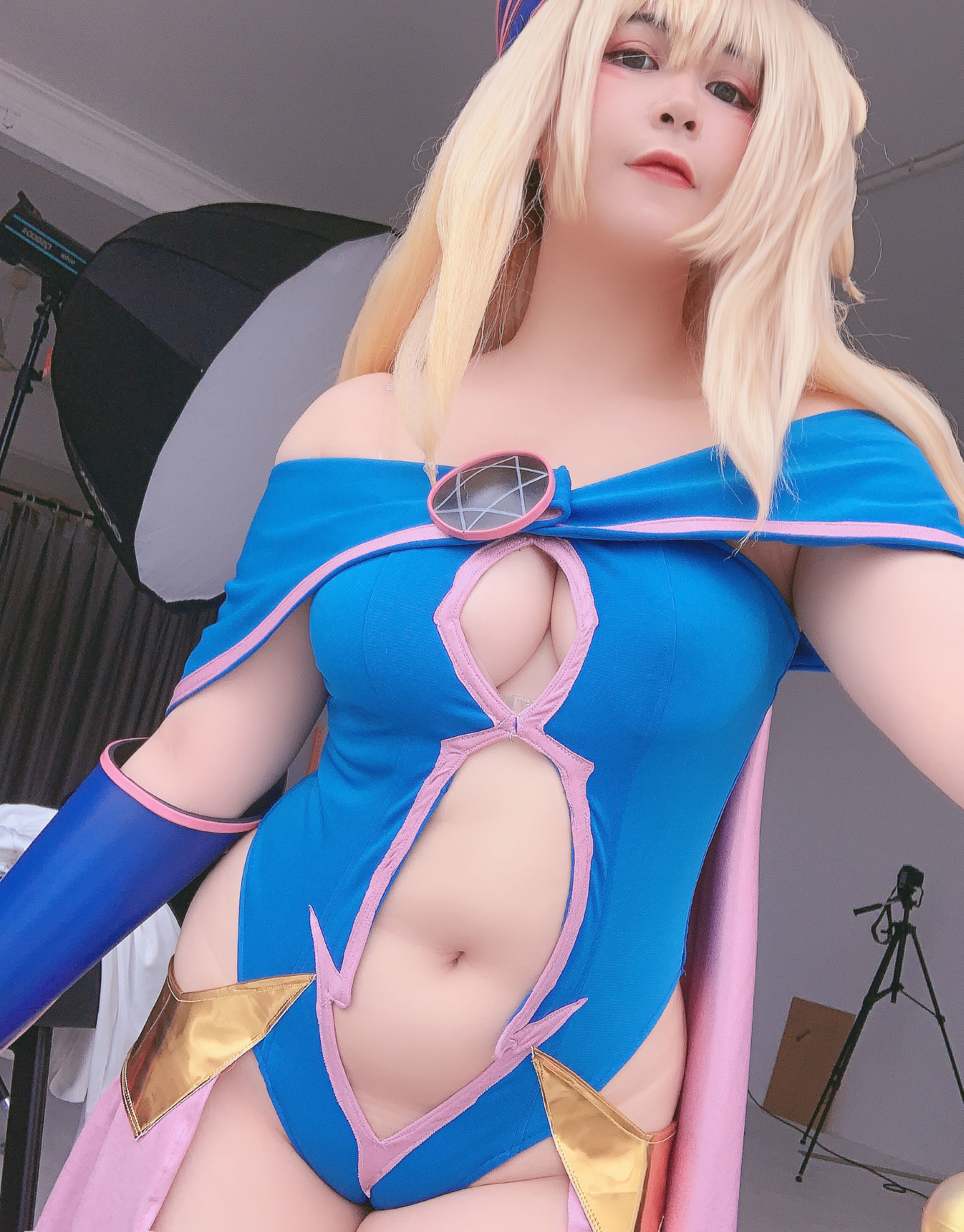 Internet Celebrity Cosplayer Photobook] Uy Uy - Dark Magical Girl