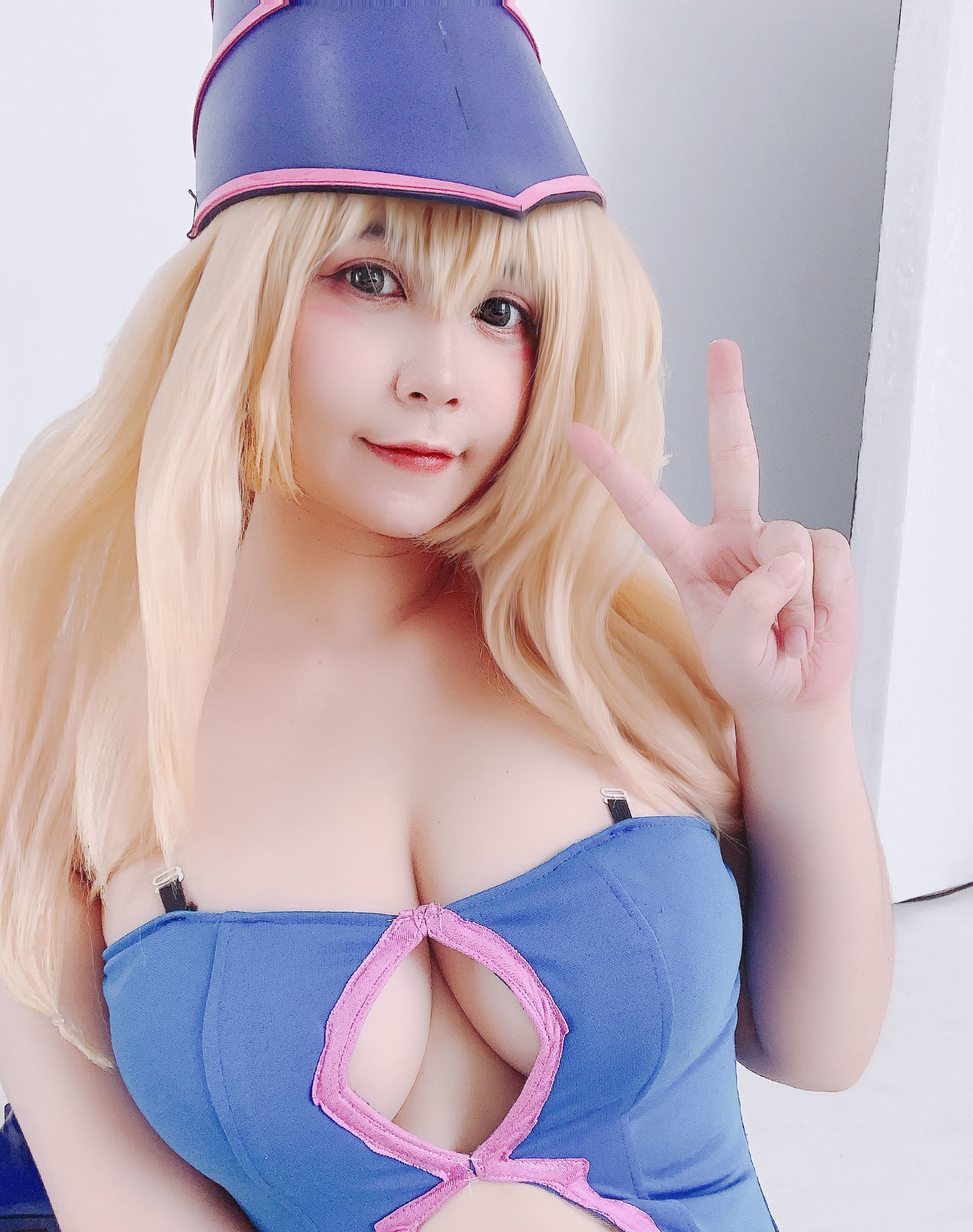 Internet Celebrity Cosplayer Photobook] Uy Uy - Dark Magical Girl