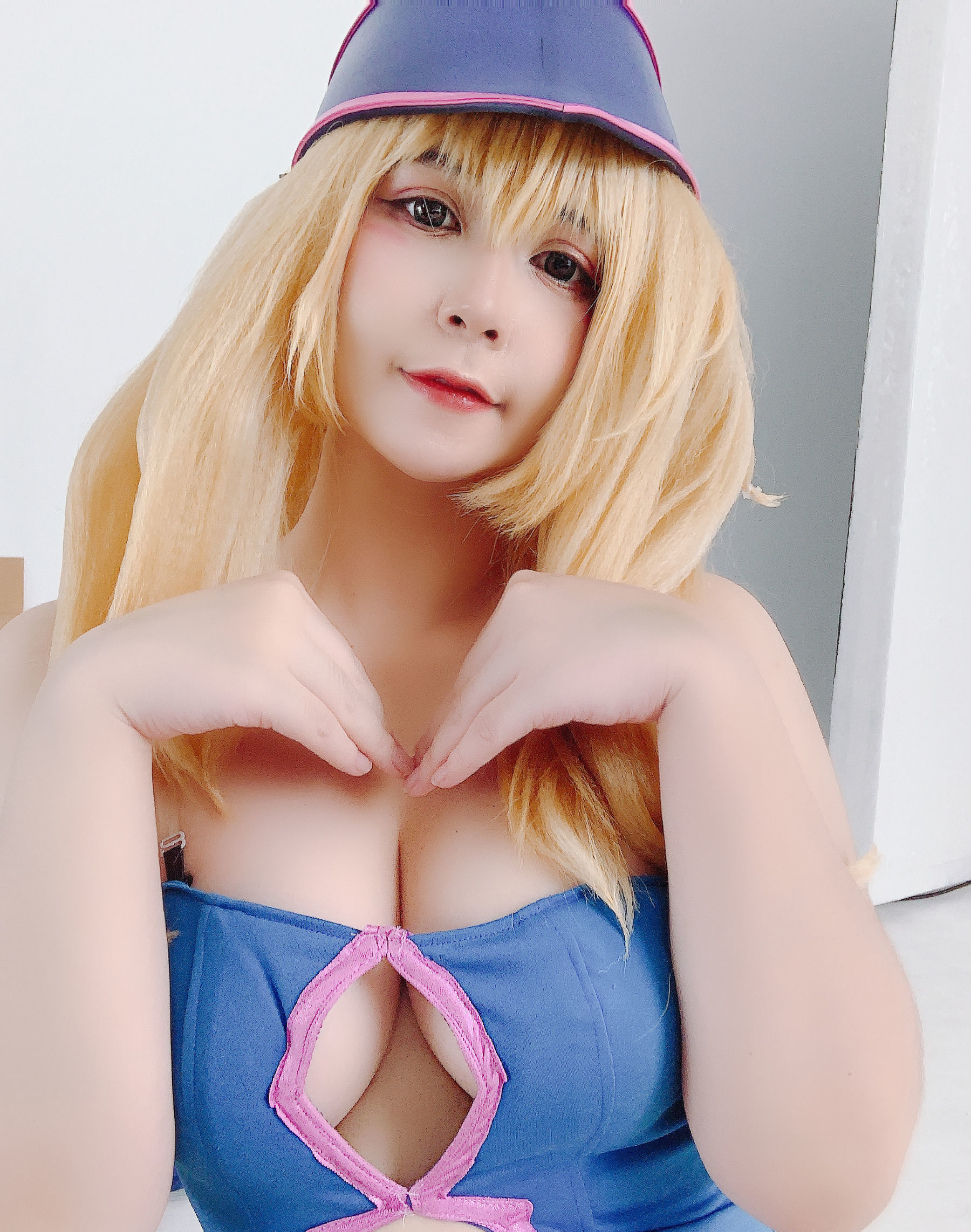 Internet Celebrity Cosplayer Photobook] Uy Uy - Dark Magical Girl