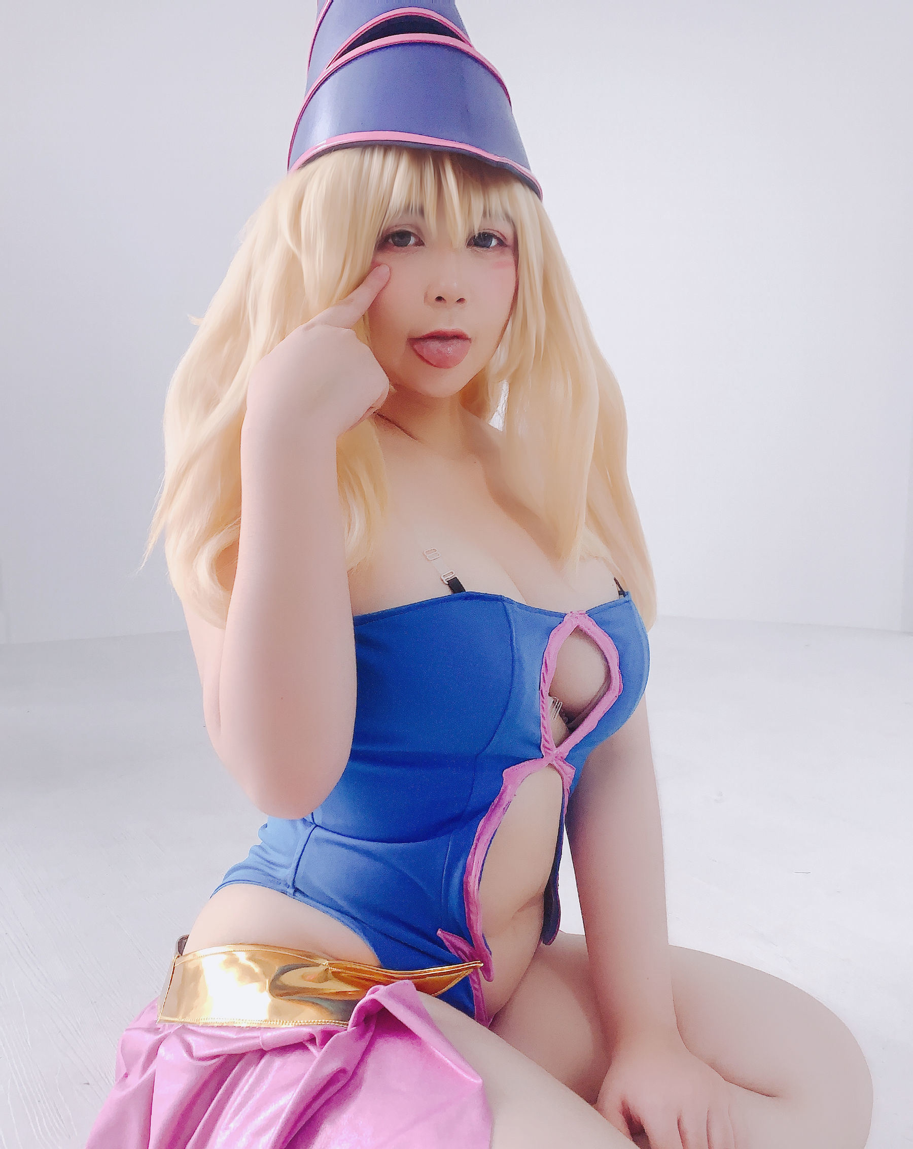 Internet Celebrity Cosplayer Photobook] Uy Uy - Dark Magical Girl
