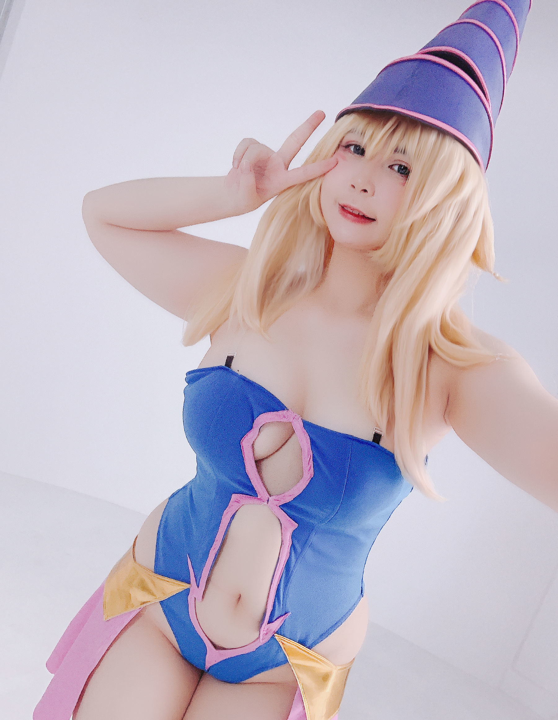 Internet Celebrity Cosplayer Photobook] Uy Uy - Dark Magical Girl