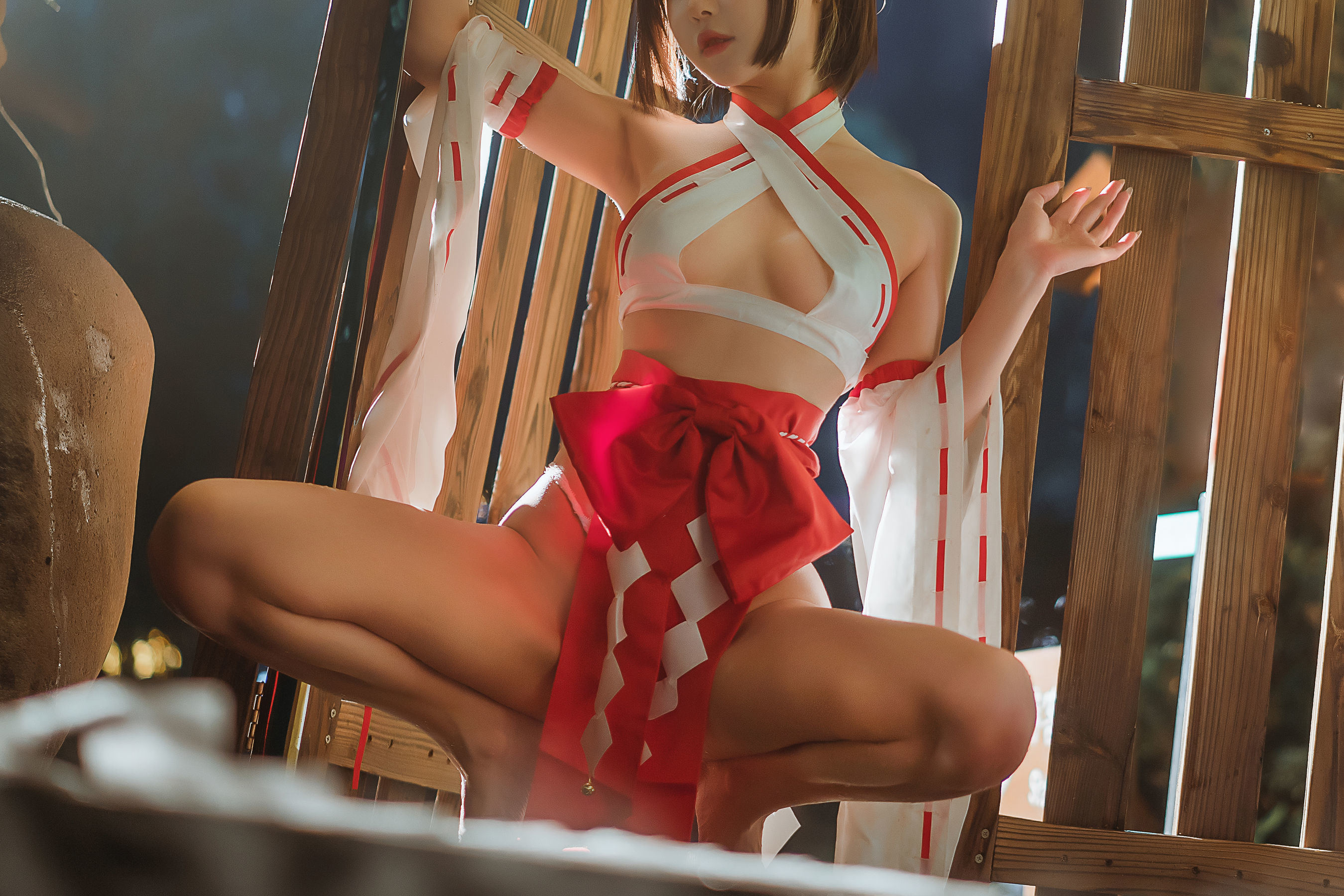 Internet Celebrity Cosplayer Photobook] Anime Blogger A Bao is also Bunny Girl - Hot Spring Shrine Maiden