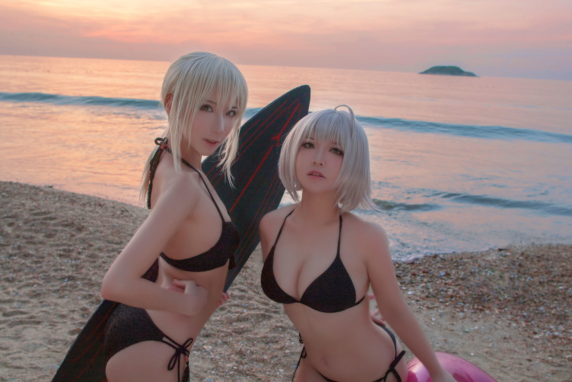 Ảnh Coser Nổi Tiếng] Bán Bán Tử & Sô Sô Sophia - Áo tắm biển