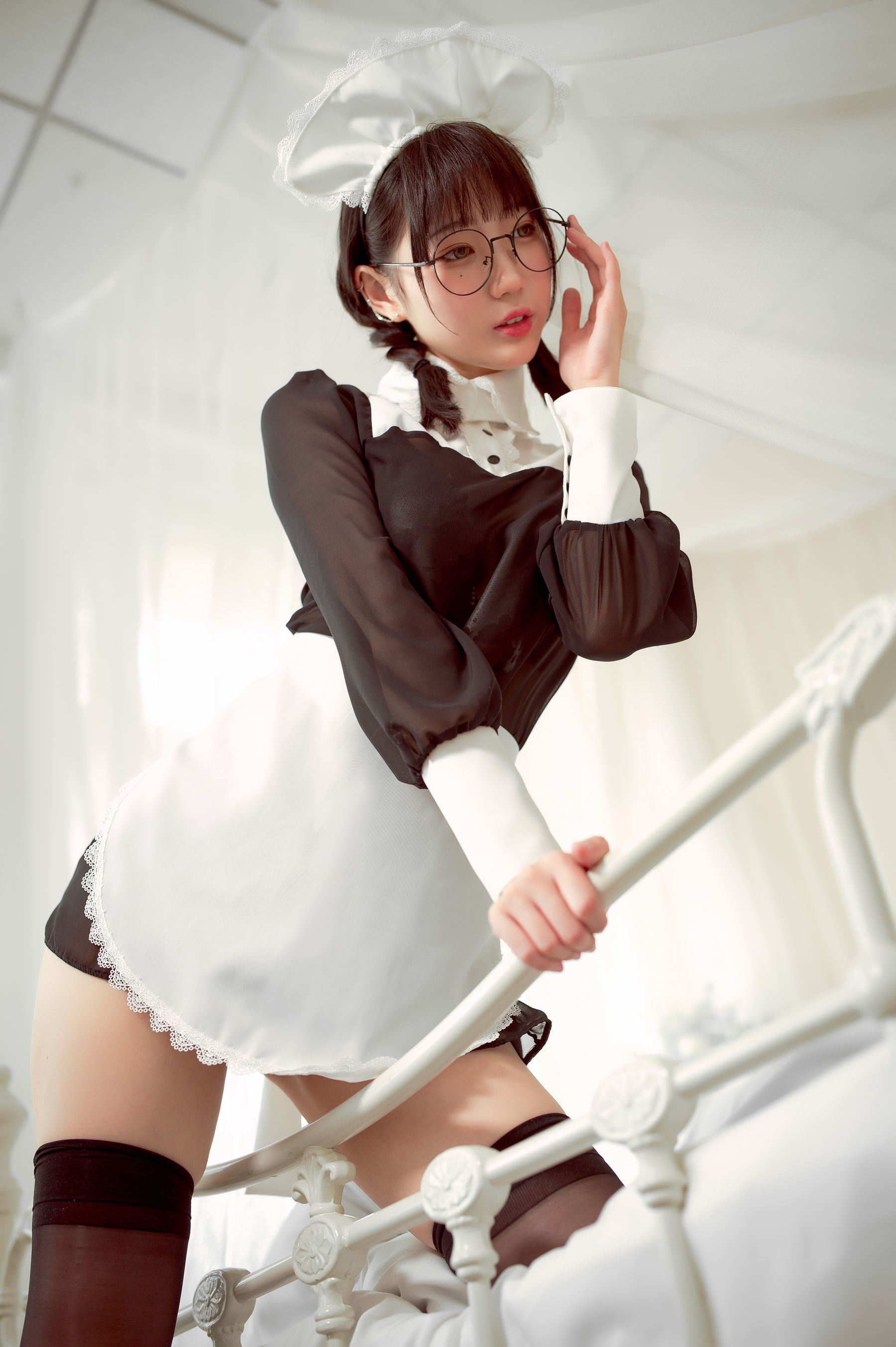 Internet Celebrity COSER Photobook] Zhou Ji is a Cute Bunny - Glasses Maid