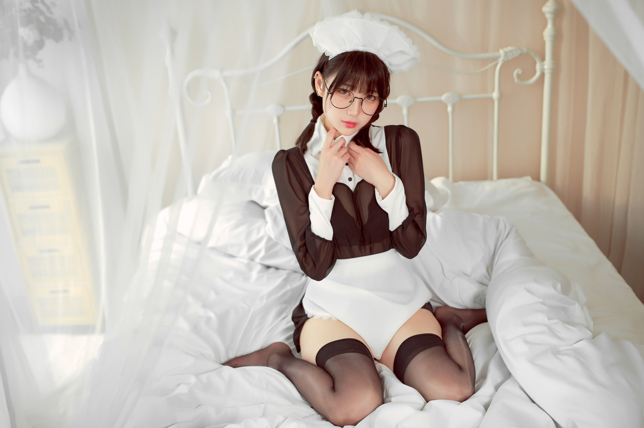 Internet Celebrity COSER Photobook] Zhou Ji is a Cute Bunny - Glasses Maid
