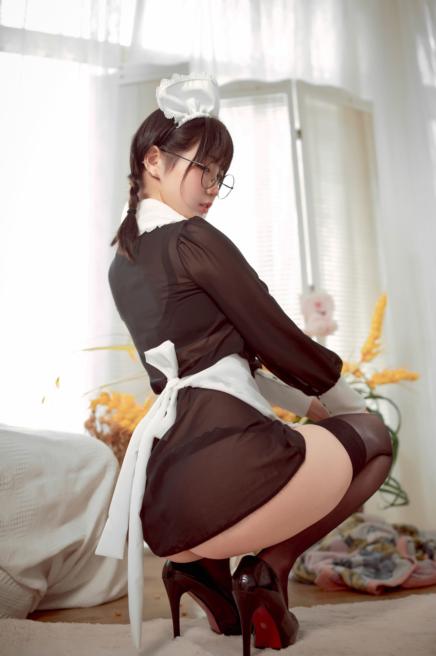 Internet Celebrity COSER Photobook] Zhou Ji is a Cute Bunny - Glasses Maid