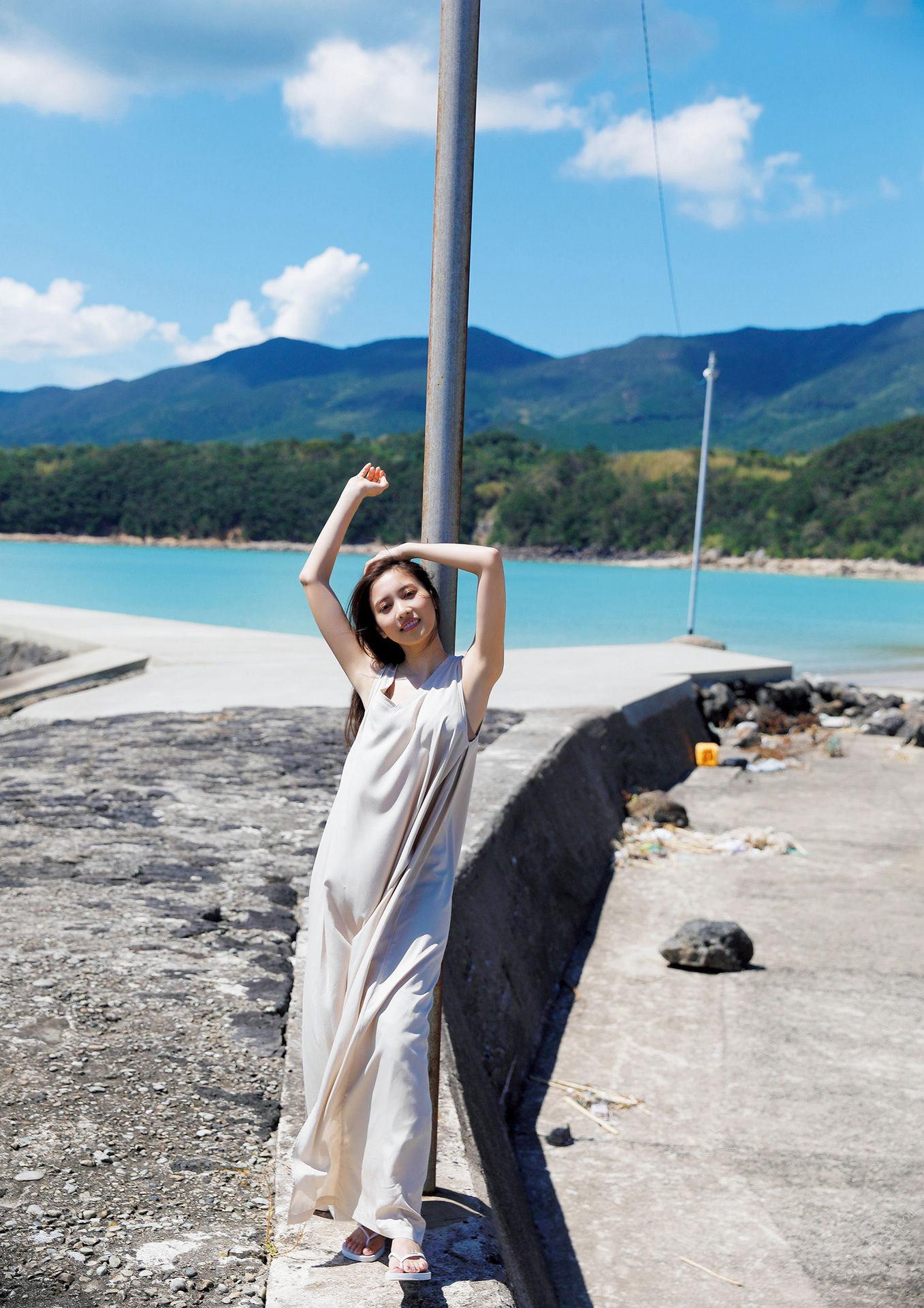 佐野ひなこ写真集「COLORS」 週プレ フォトブック 145ページ
