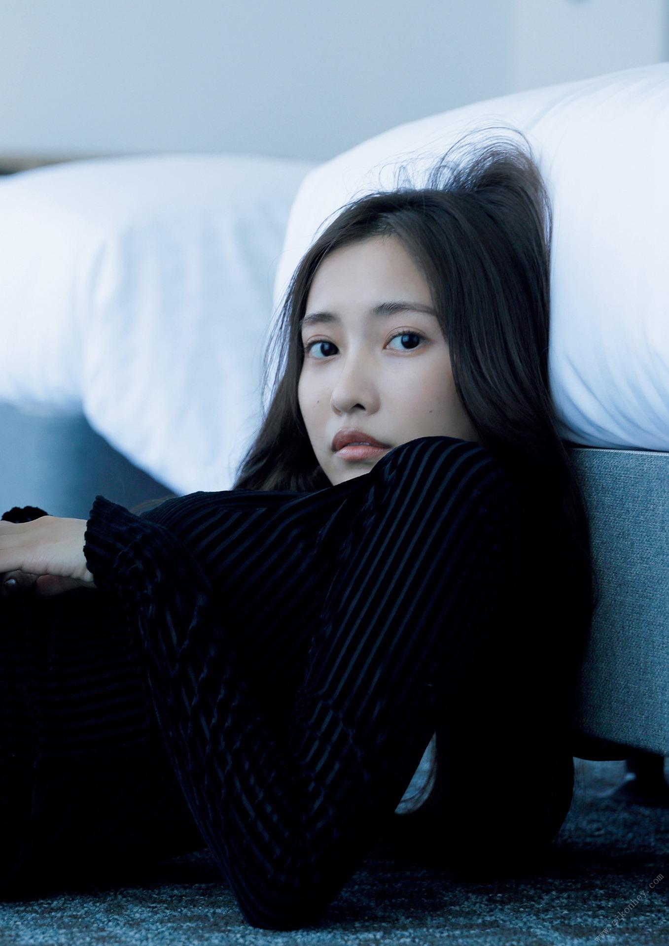 Tập ảnh Sano Hinako "COLORS" – Weekly Playboy Photo Book 145 trang