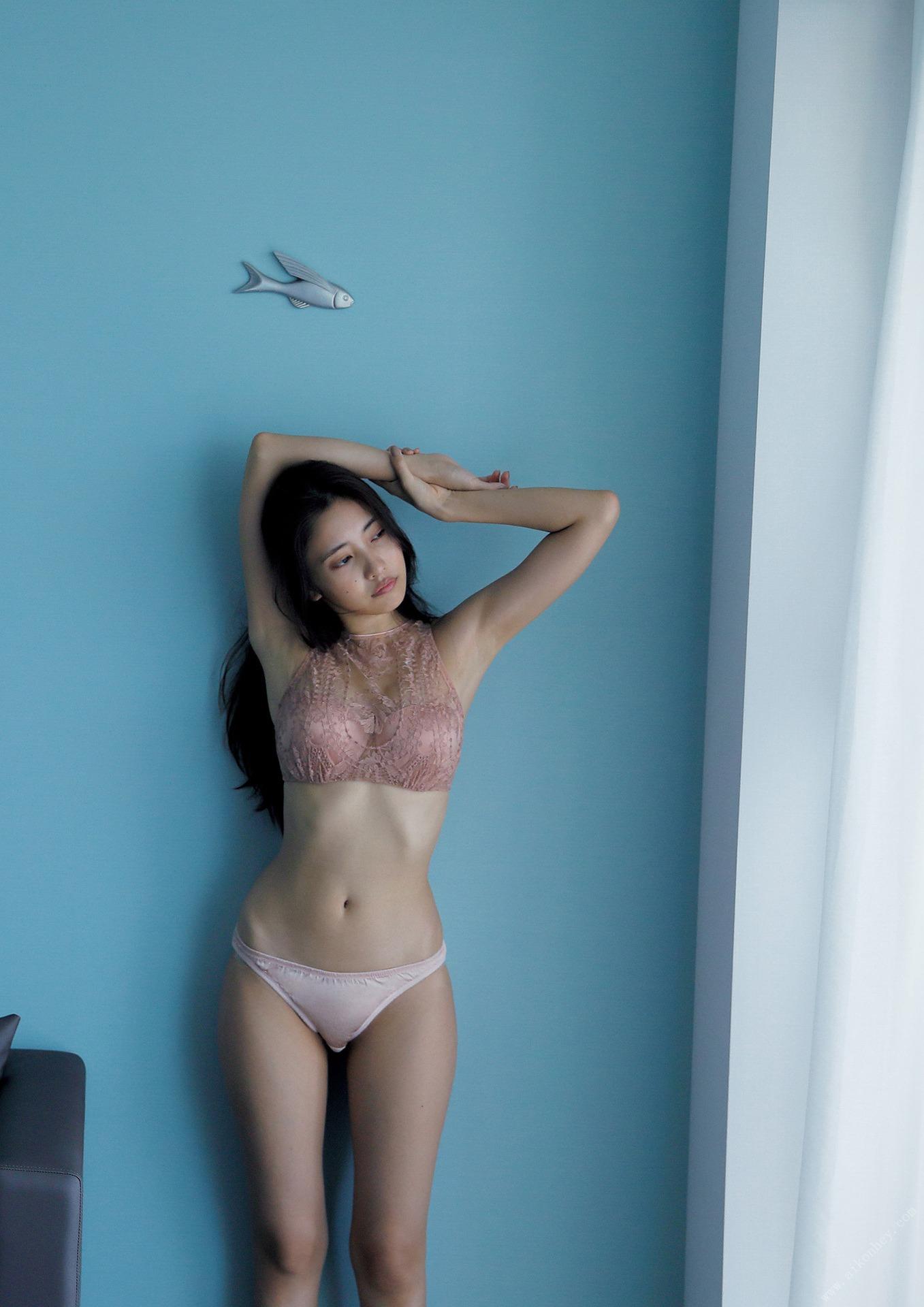 佐野ひなこ写真集「COLORS」 週プレ フォトブック 145ページ