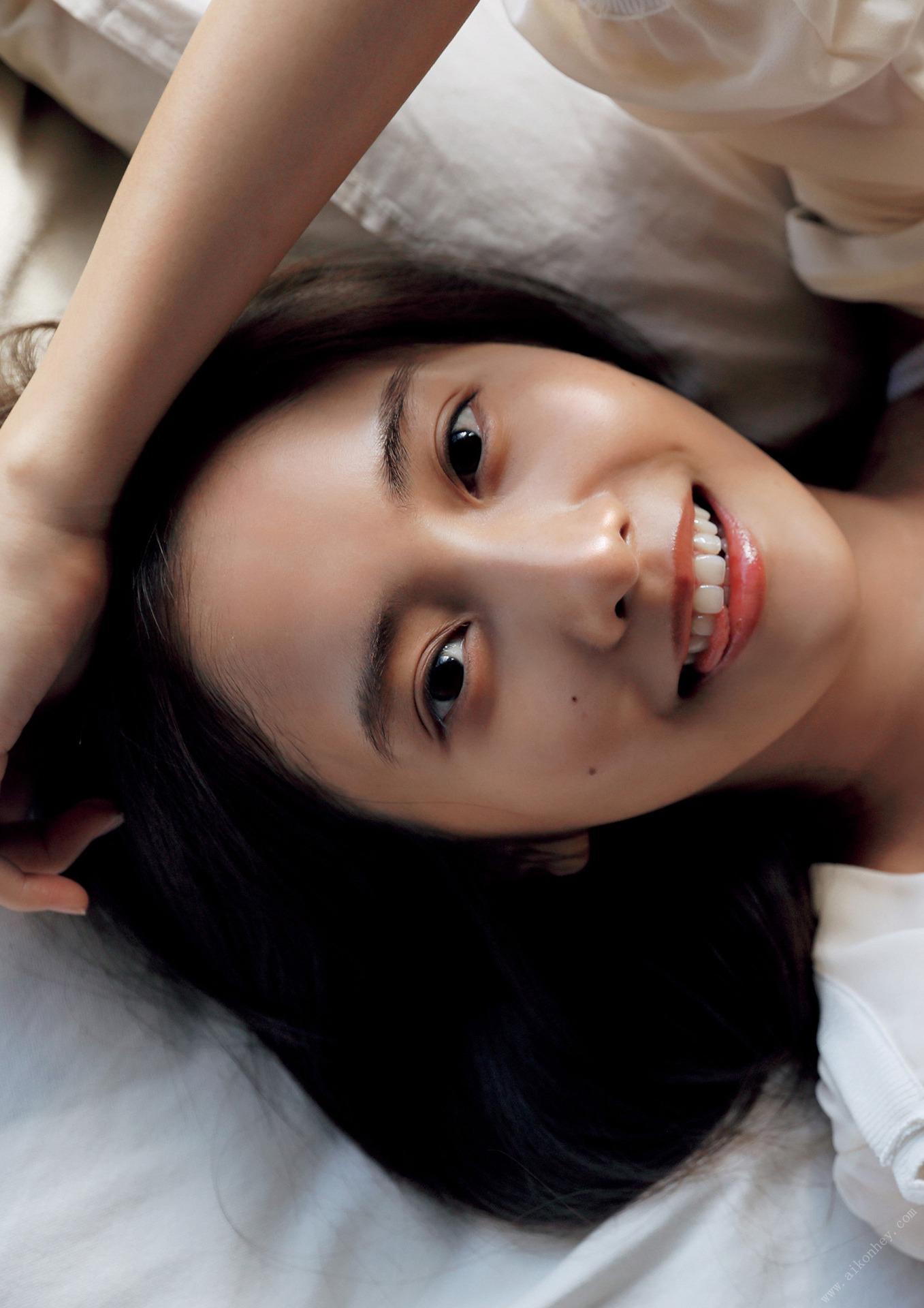 佐野ひなこ写真集「COLORS」 週プレ フォトブック 145ページ