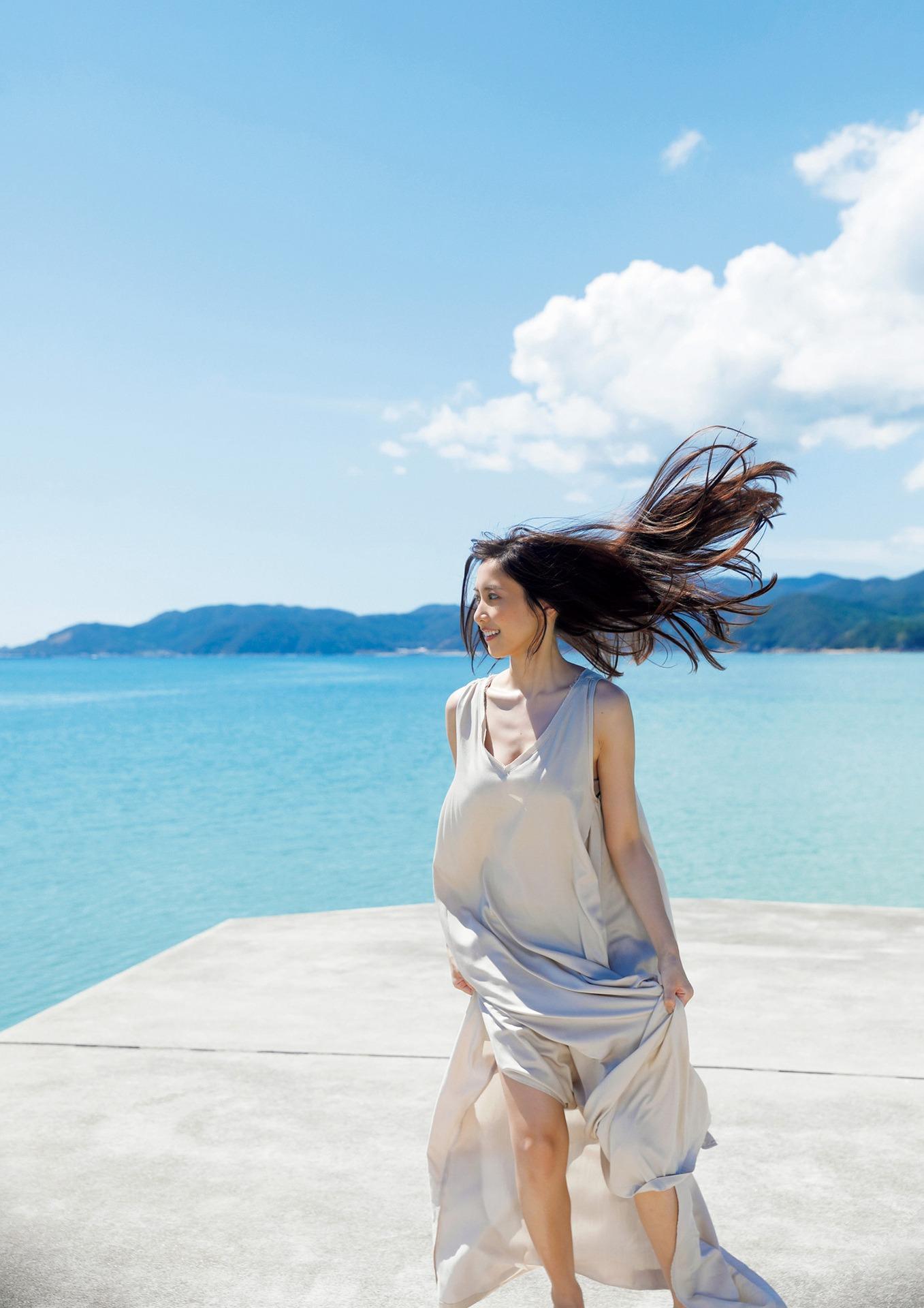 佐野ひなこ写真集「COLORS」 週プレ フォトブック 145ページ