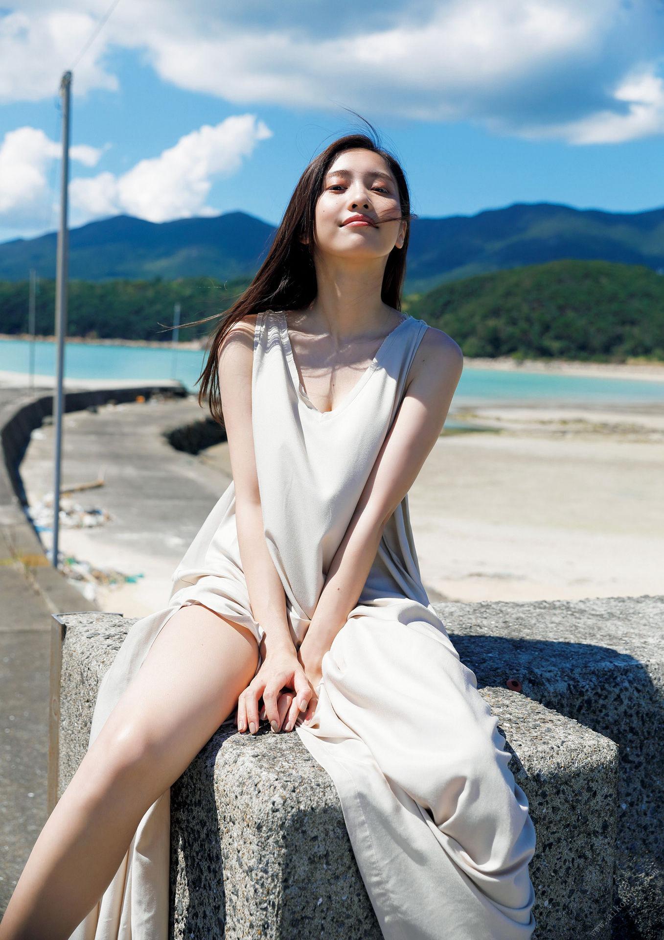 佐野ひなこ写真集「COLORS」 週プレ フォトブック 145ページ