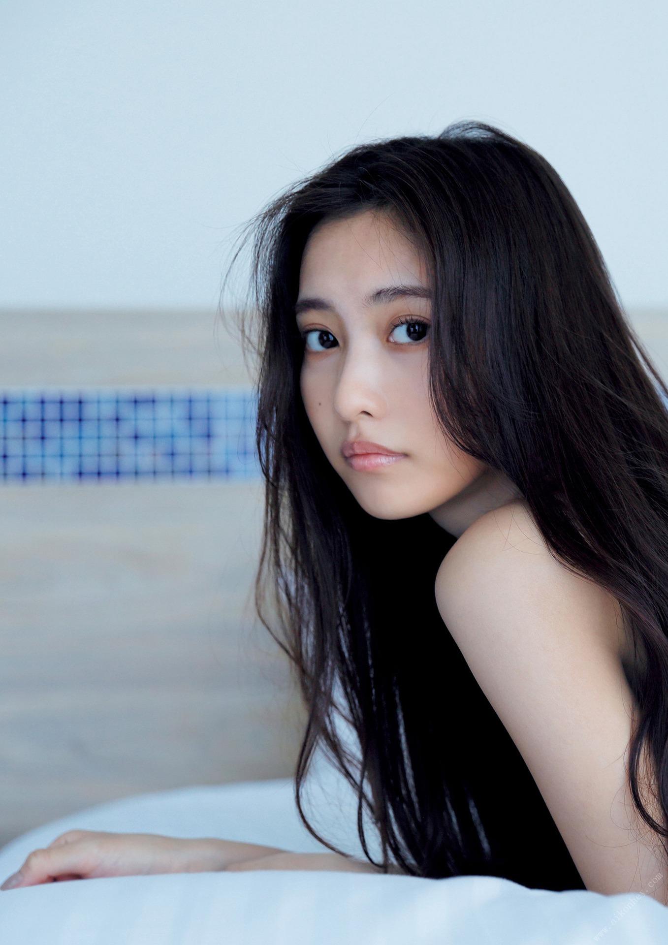 佐野ひなこ写真集「COLORS」 週プレ フォトブック 145ページ