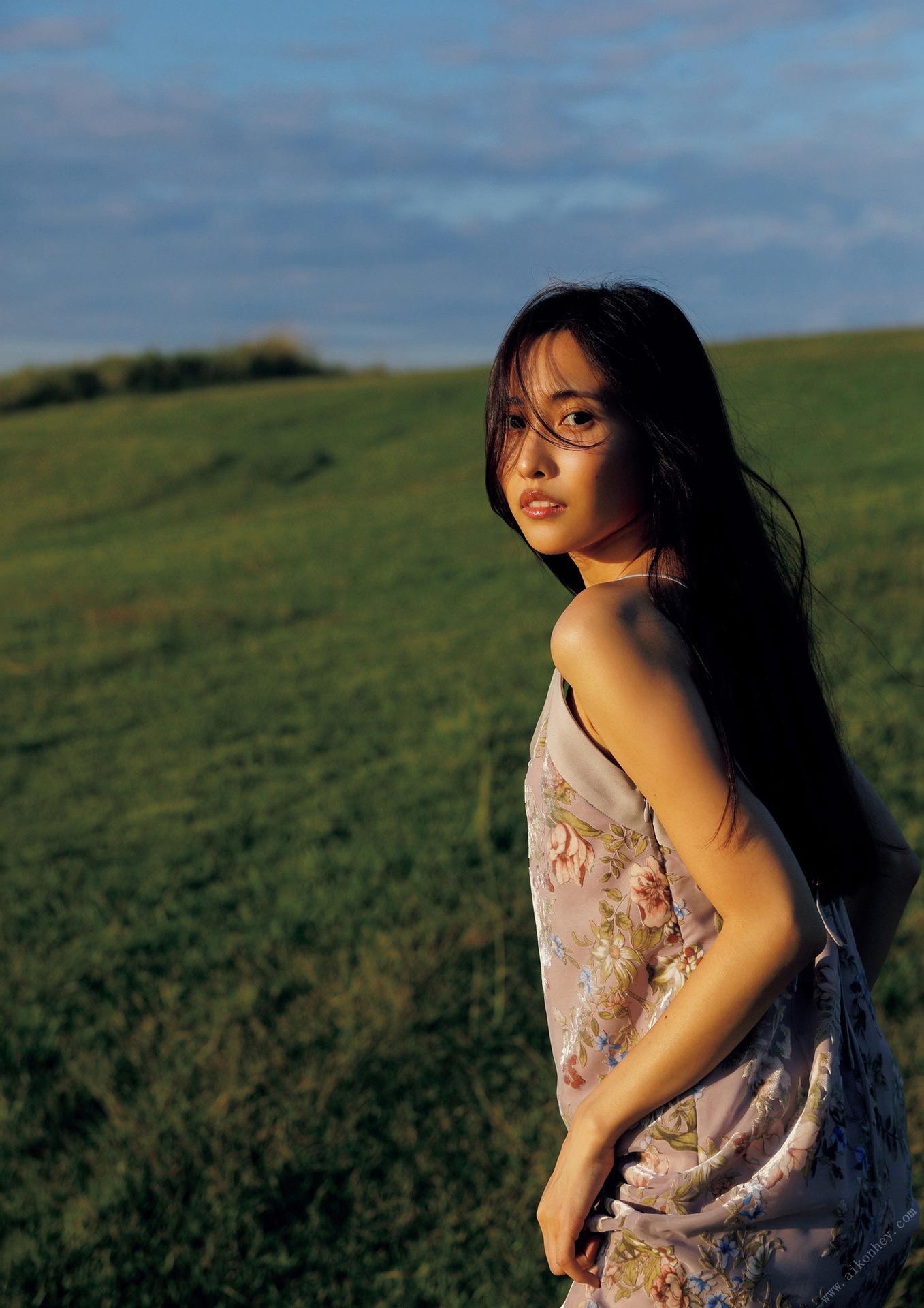 佐野雛子照片集「COLORS」 週プレ PHOTO BOOK 145P