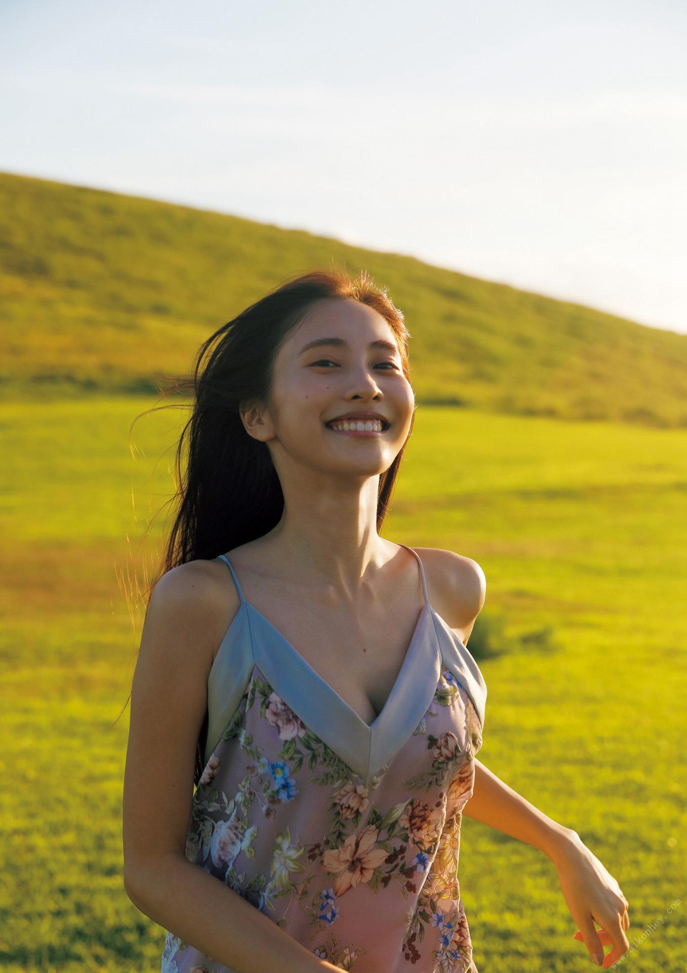 佐野雛子照片集「COLORS」 週プレ PHOTO BOOK 145P