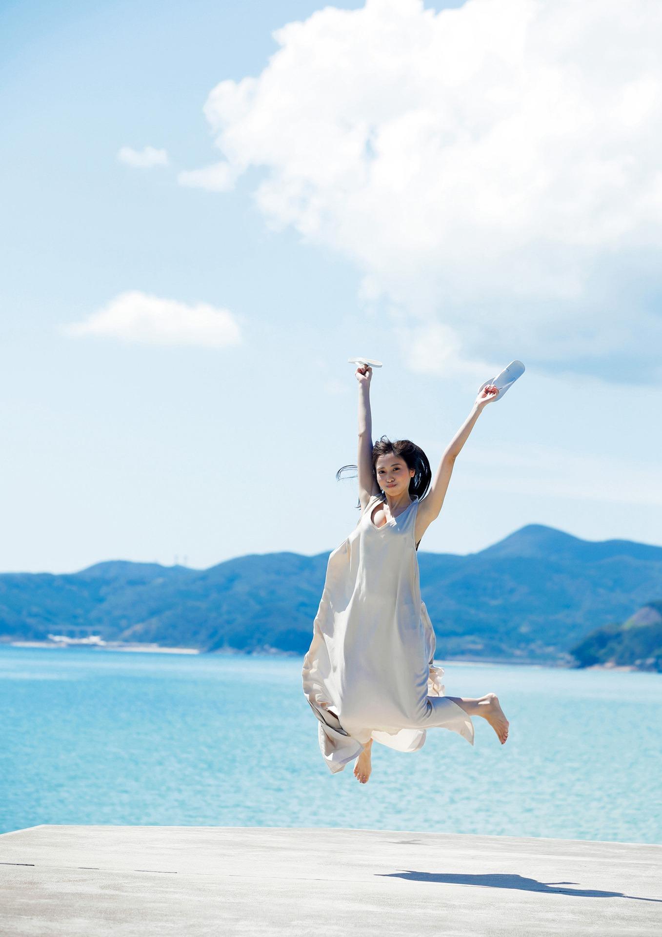 佐野ひなこ写真集「COLORS」 週プレ フォトブック 145ページ
