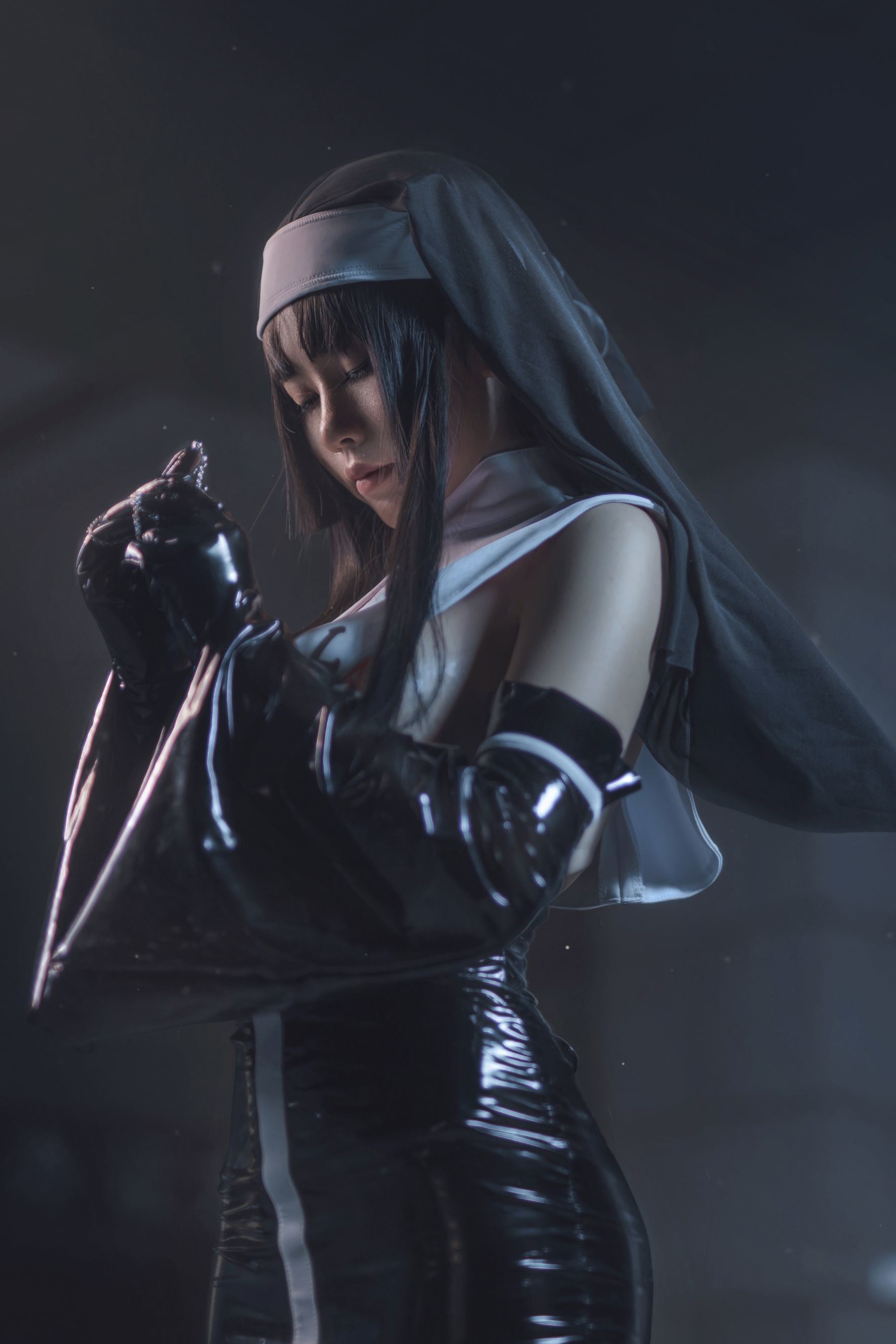 Internet Celebrity Coser Photobook] Anime Blogger uki Yu Ji - Nun Black Vinyl Outfit