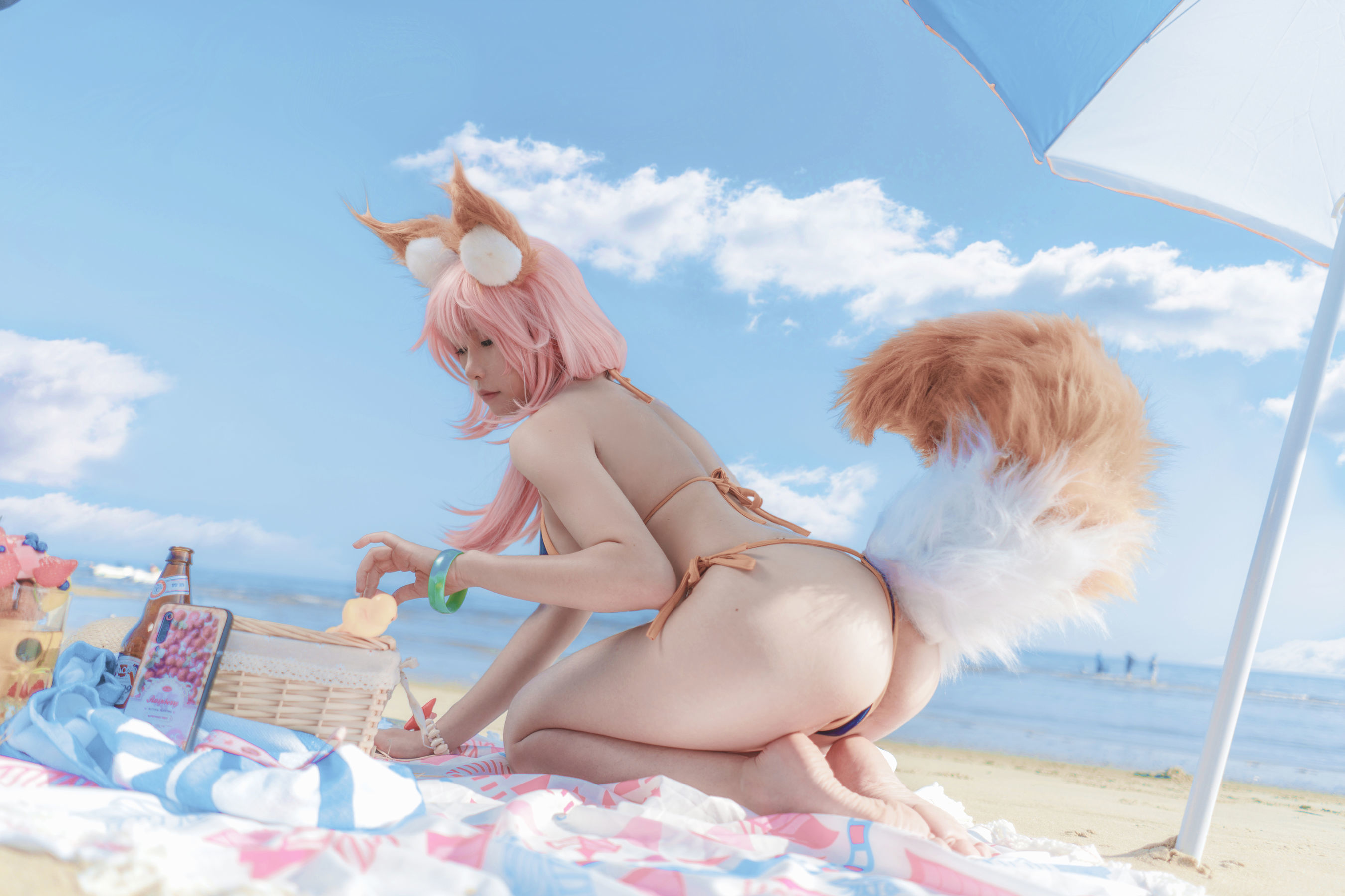 Internet Celebrity Coser Photobook] Anime Blogger uki Yu Ji - Tamamo-no-Mae at the Beach in Swimsuit