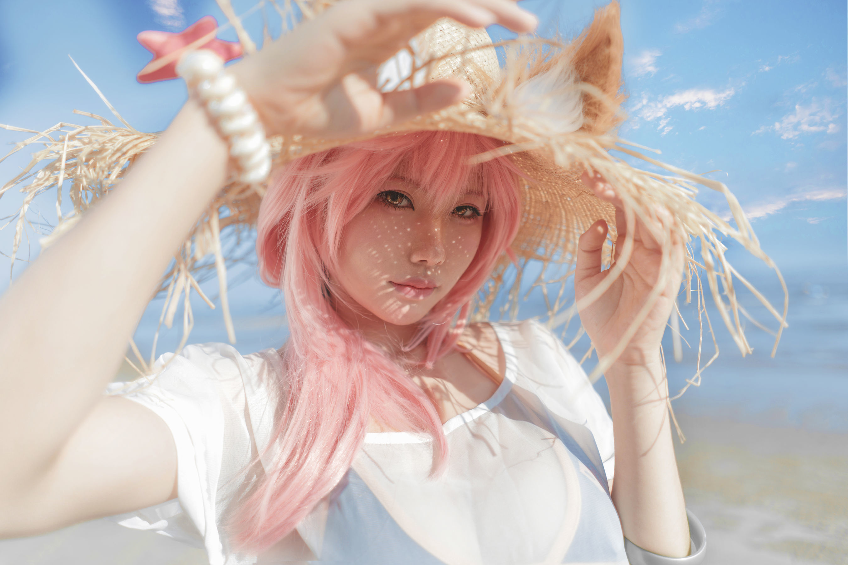 Internet Celebrity Coser Photobook] Anime Blogger uki Yu Ji - Tamamo-no-Mae at the Beach in Swimsuit