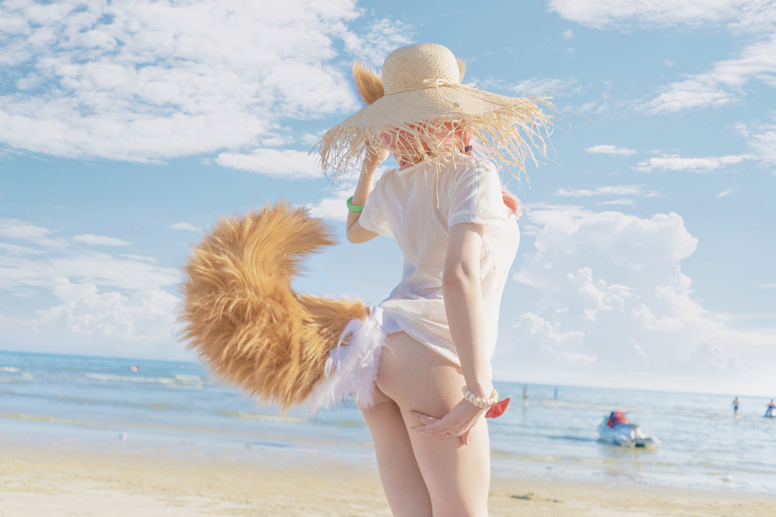 Internet Celebrity Coser Photobook] Anime Blogger uki Yu Ji - Tamamo-no-Mae at the Beach in Swimsuit