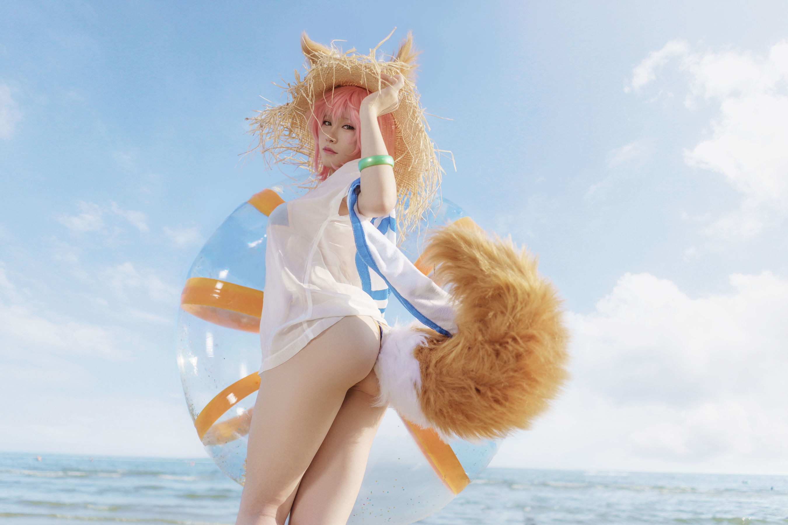 Internet Celebrity Coser Photobook] Anime Blogger uki Yu Ji - Tamamo-no-Mae at the Beach in Swimsuit