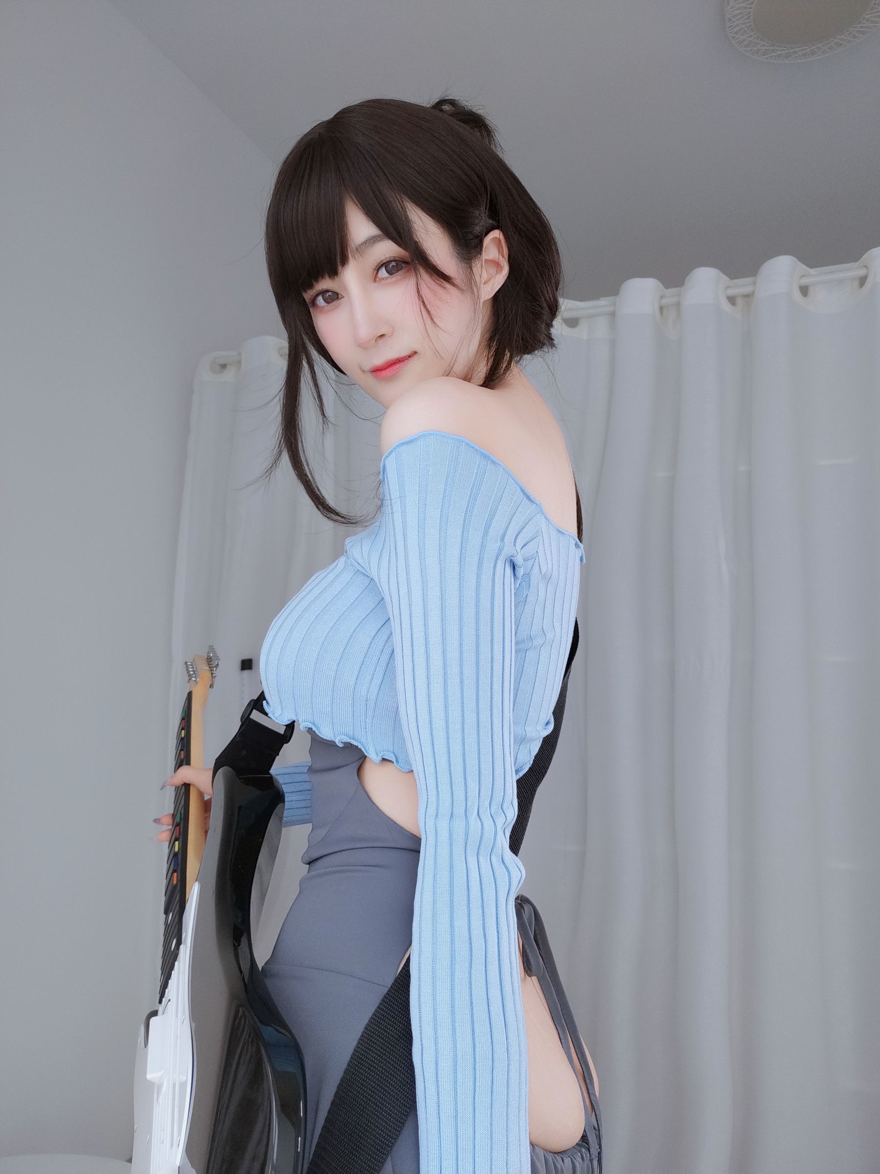 網紅 COSER 寫真] Coser 小姐姐 白銀 - 吉他 妹妹
