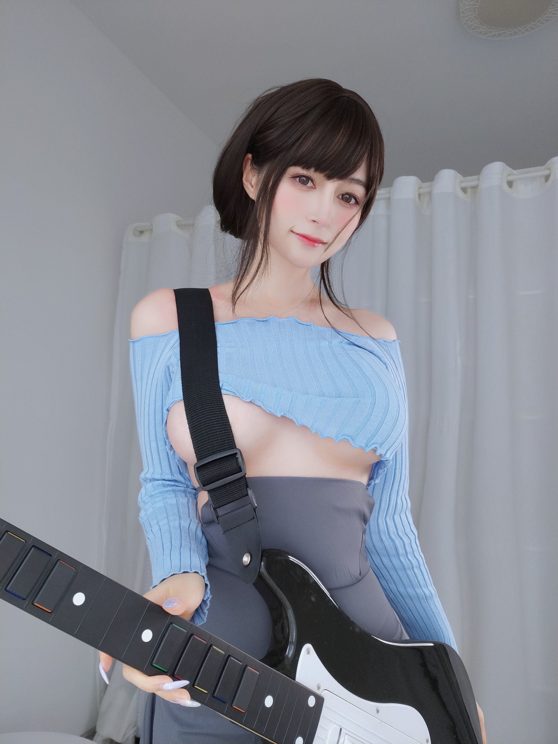 網紅 COSER 寫真] Coser 小姐姐 白銀 - 吉他 妹妹