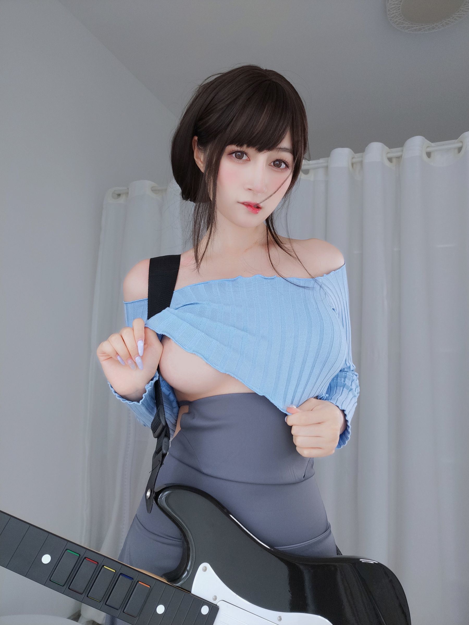 網紅 COSER 寫真] Coser 小姐姐 白銀 - 吉他 妹妹