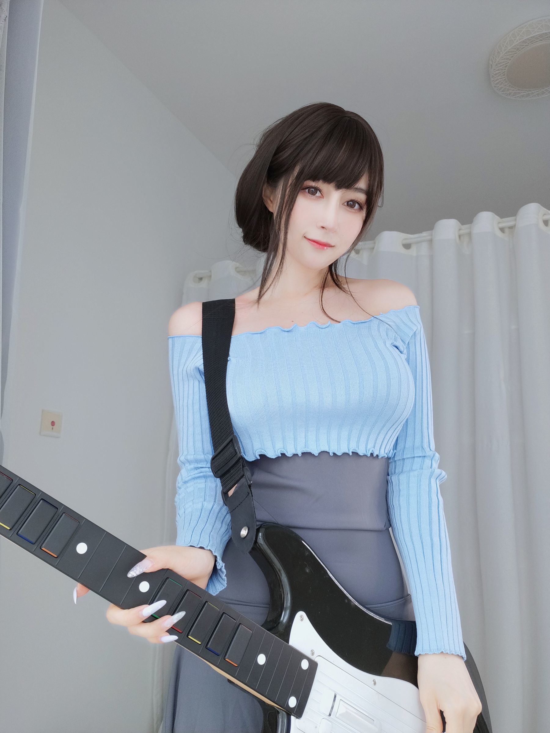 網紅 COSER 寫真] Coser 小姐姐 白銀 - 吉他 妹妹