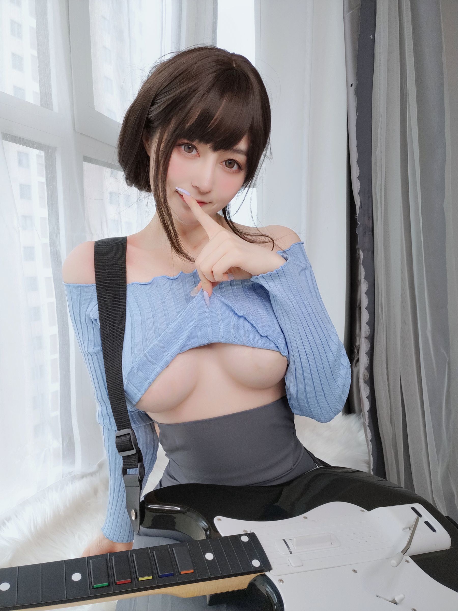 網紅 COSER 寫真] Coser 小姐姐 白銀 - 吉他 妹妹